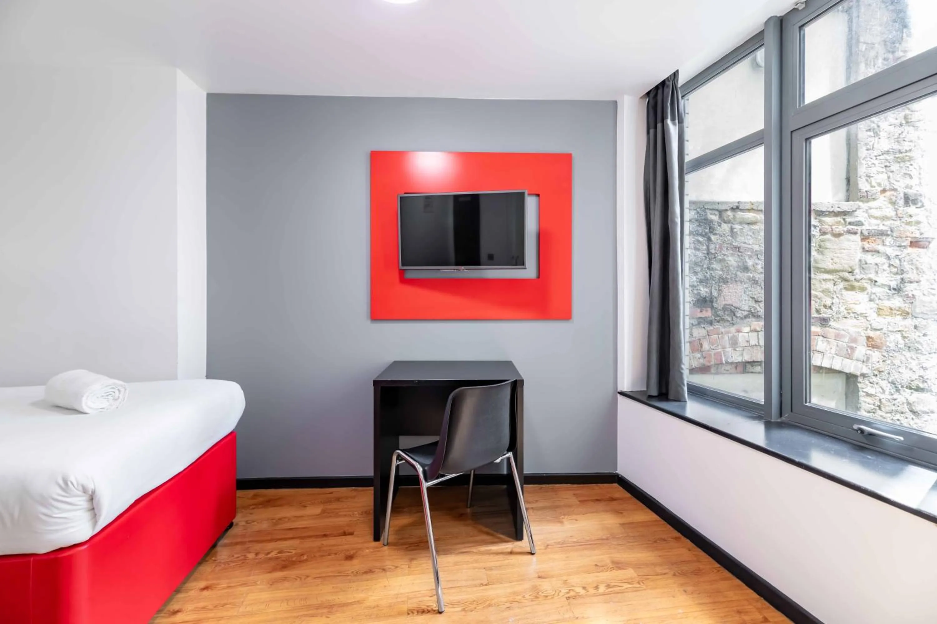 Bedroom, Bed in easyHotel Newcastle