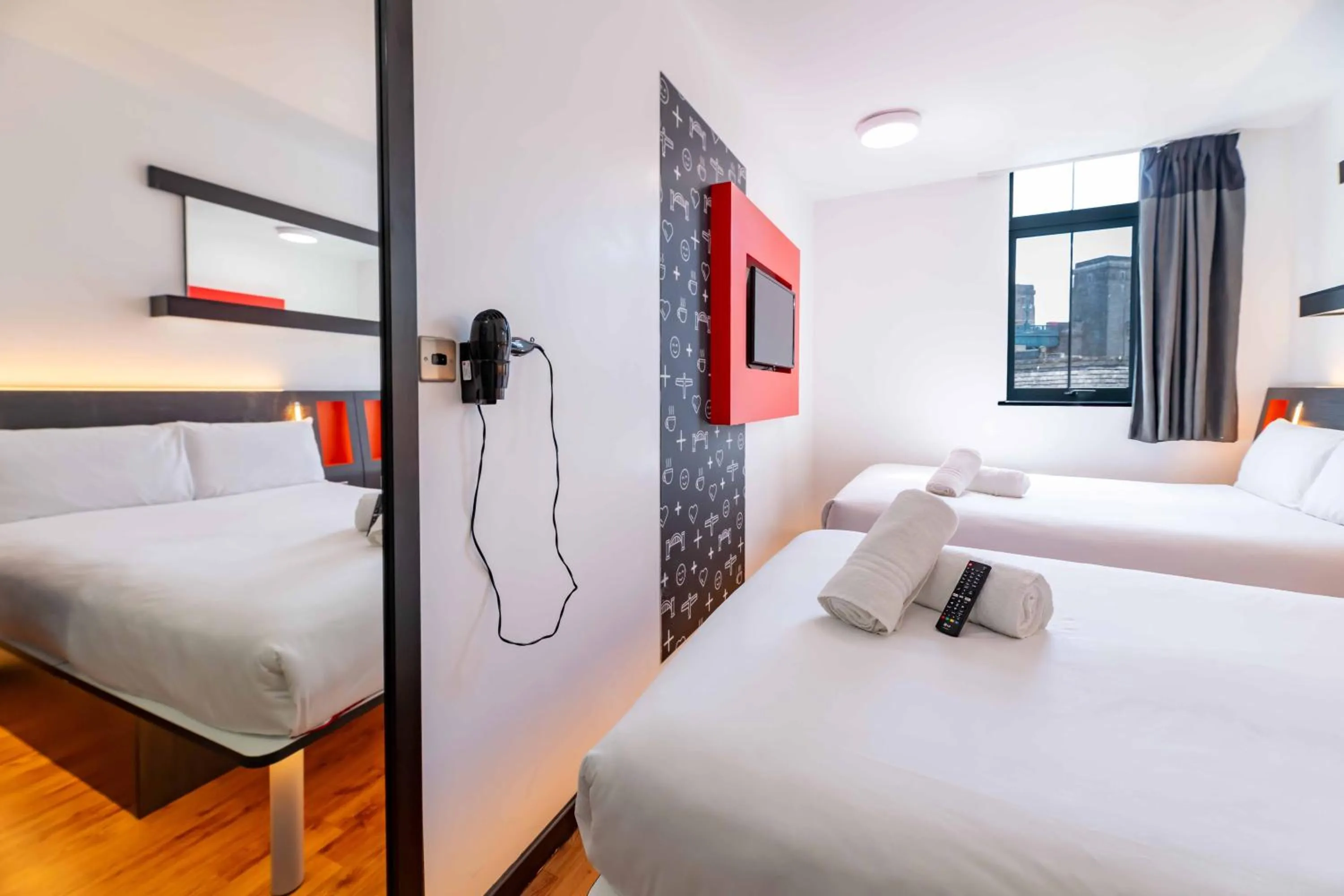 Bedroom, Bed in easyHotel Newcastle