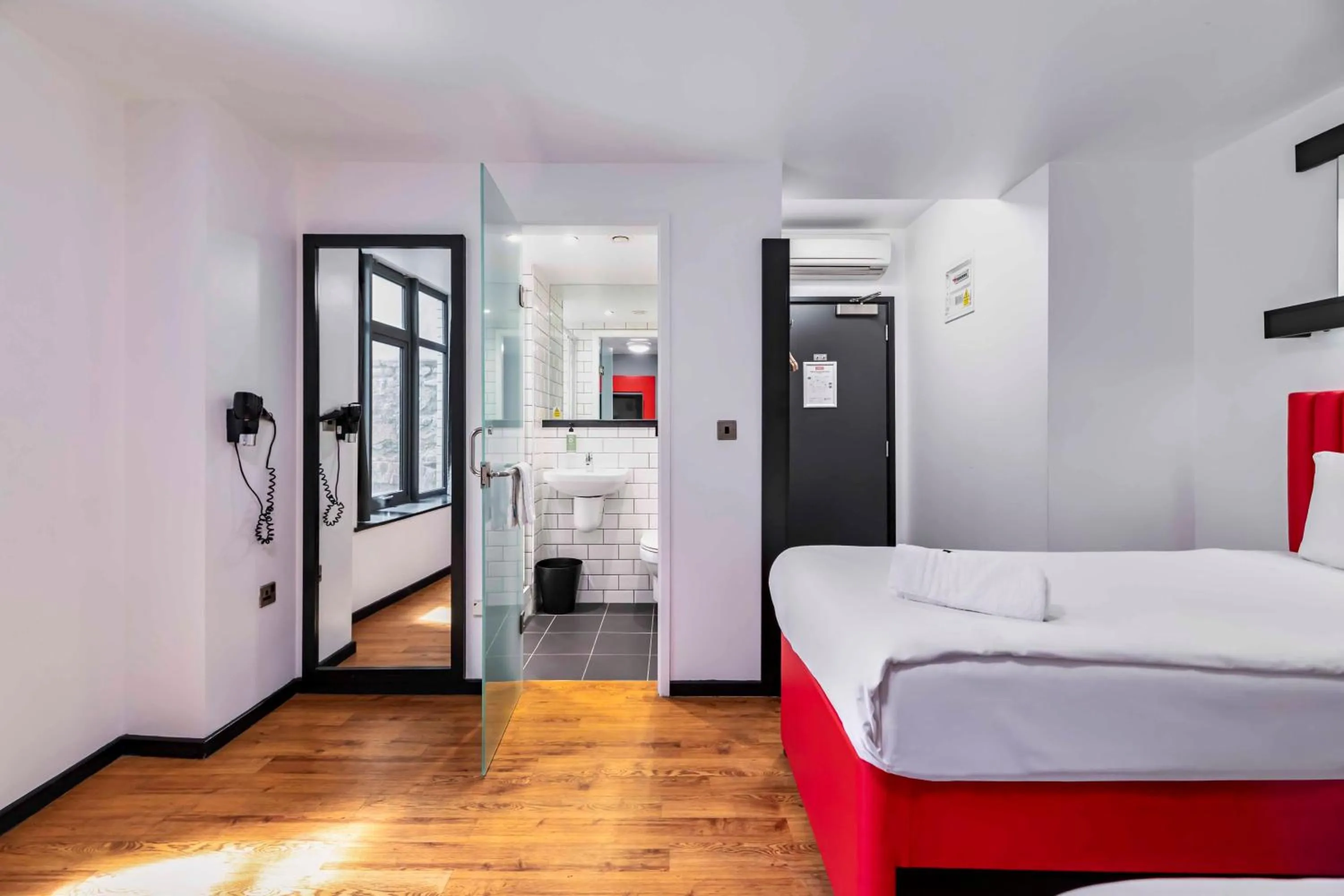 Bedroom, Bed in easyHotel Newcastle