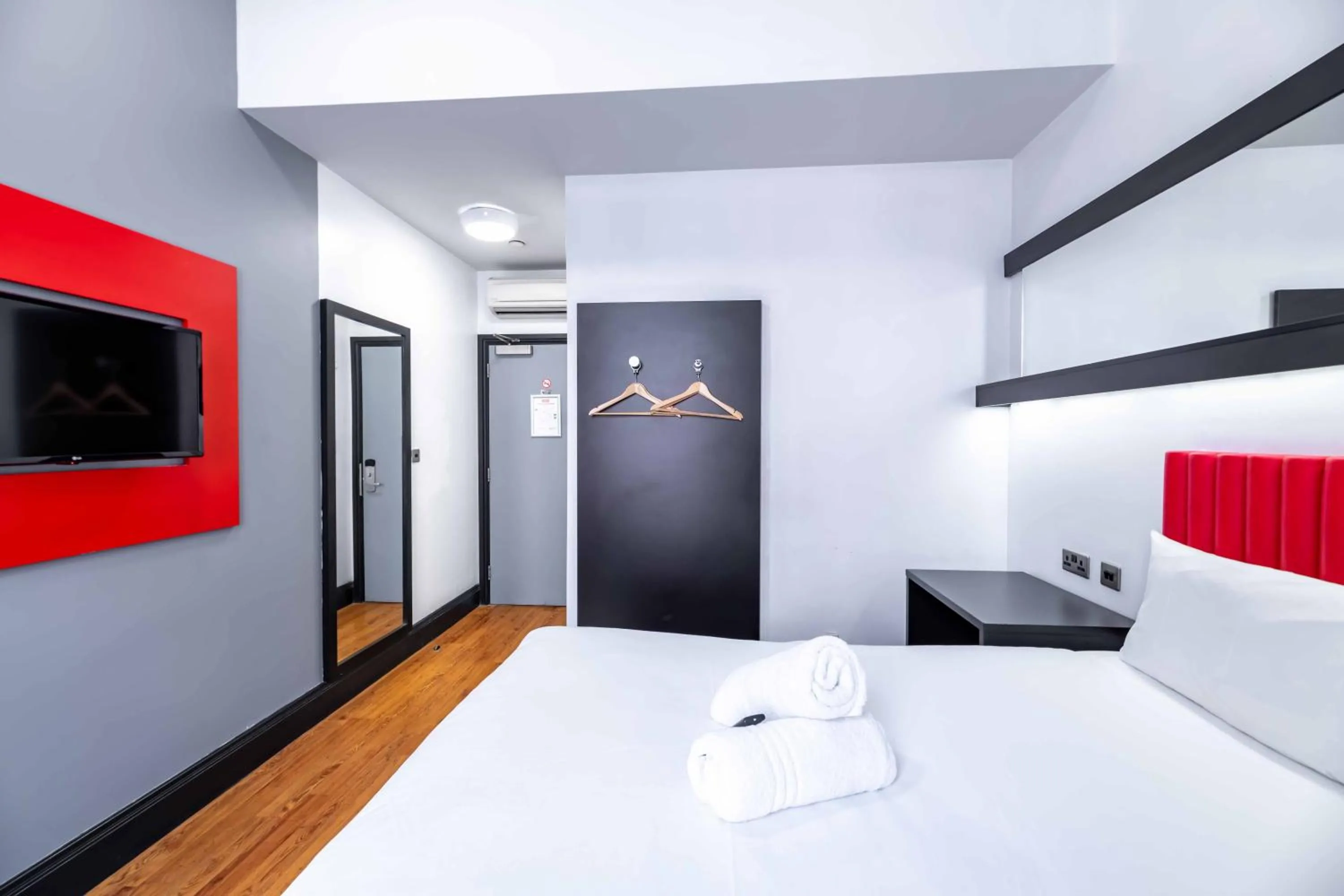 Bedroom, Bed in easyHotel Newcastle