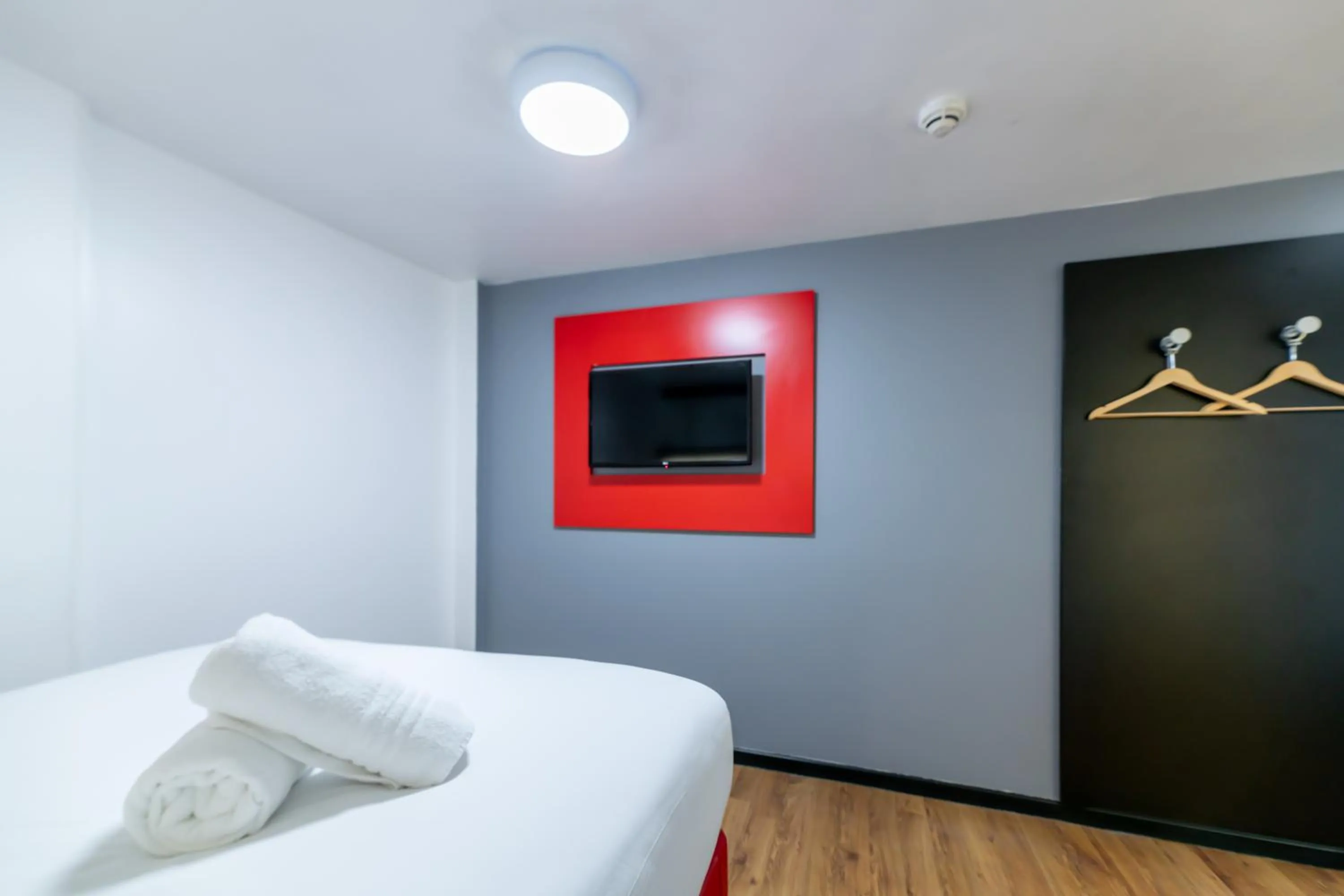 Bedroom, Bed in easyHotel Newcastle