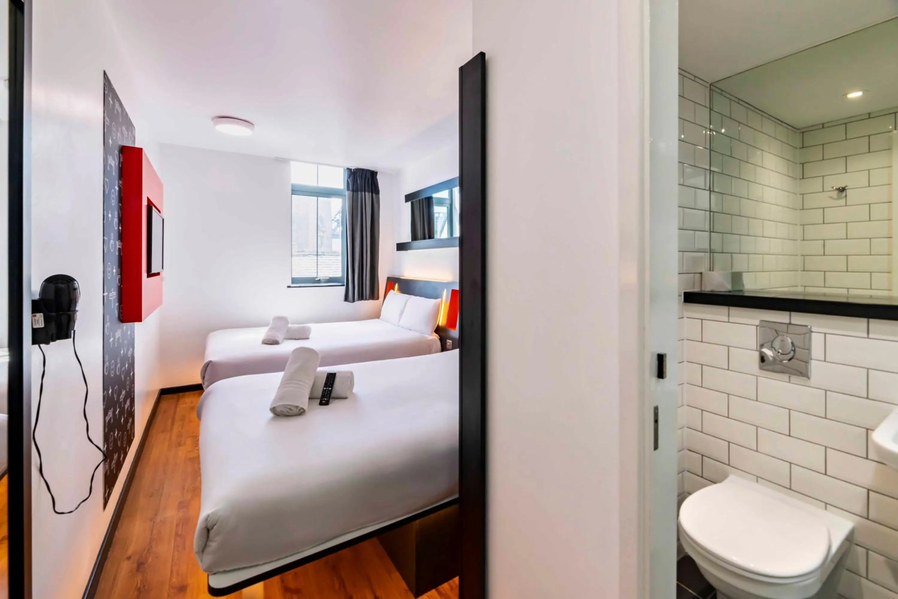 Bedroom, Bed in easyHotel Newcastle