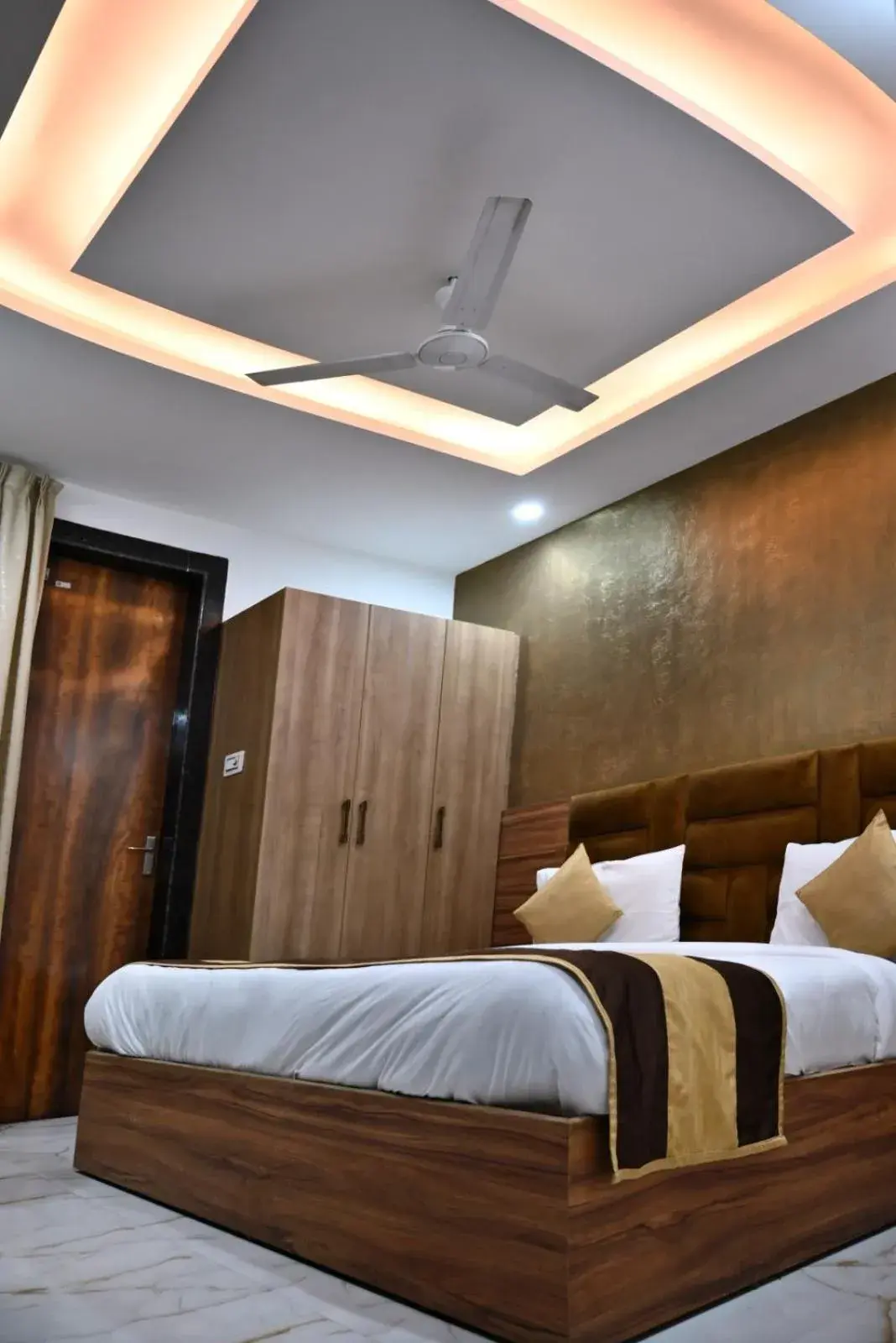 Bed in Hotel Navraj Palace Bed in Hotel Navraj Palace