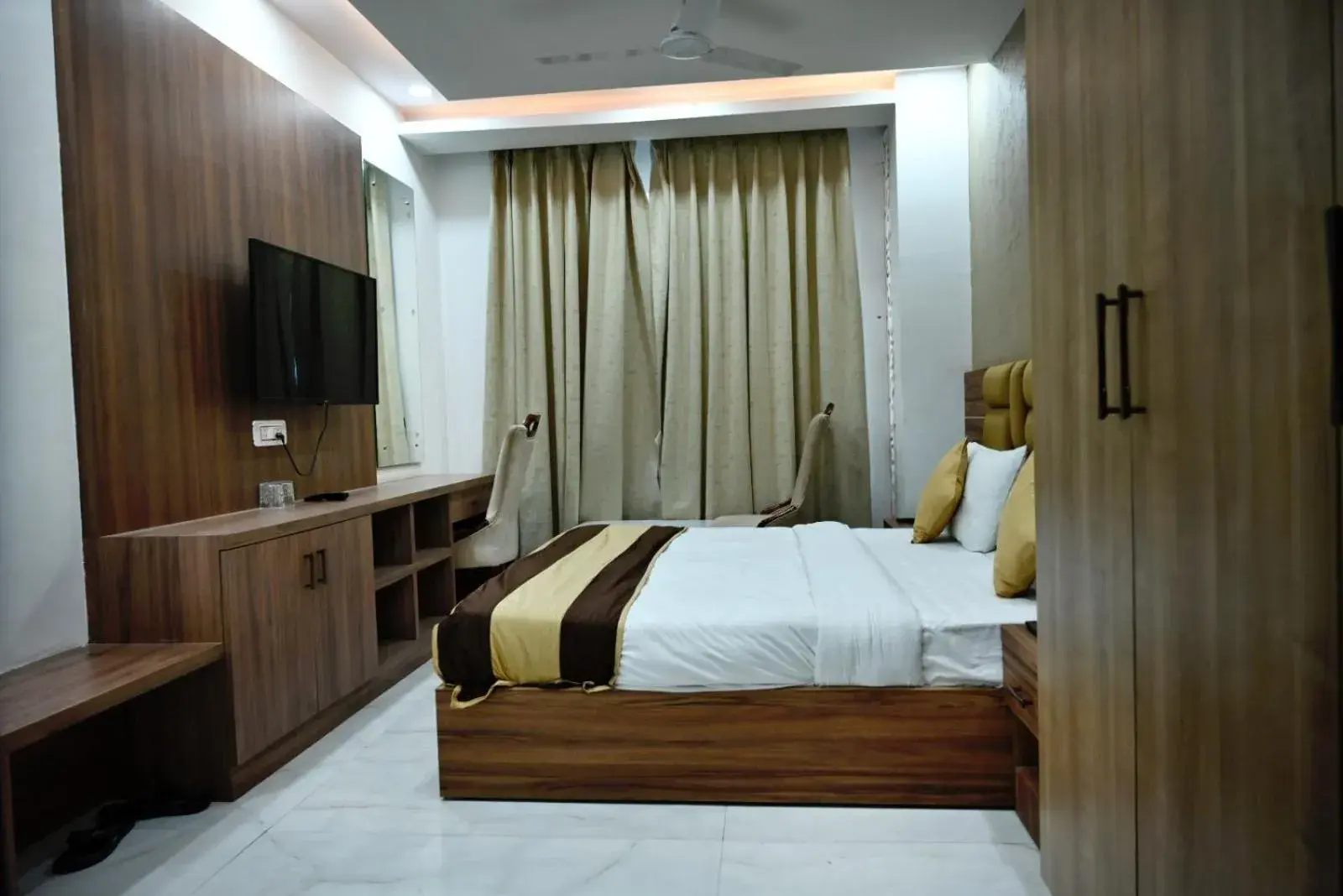 Bed in Hotel Navraj Palace Bed in Hotel Navraj Palace