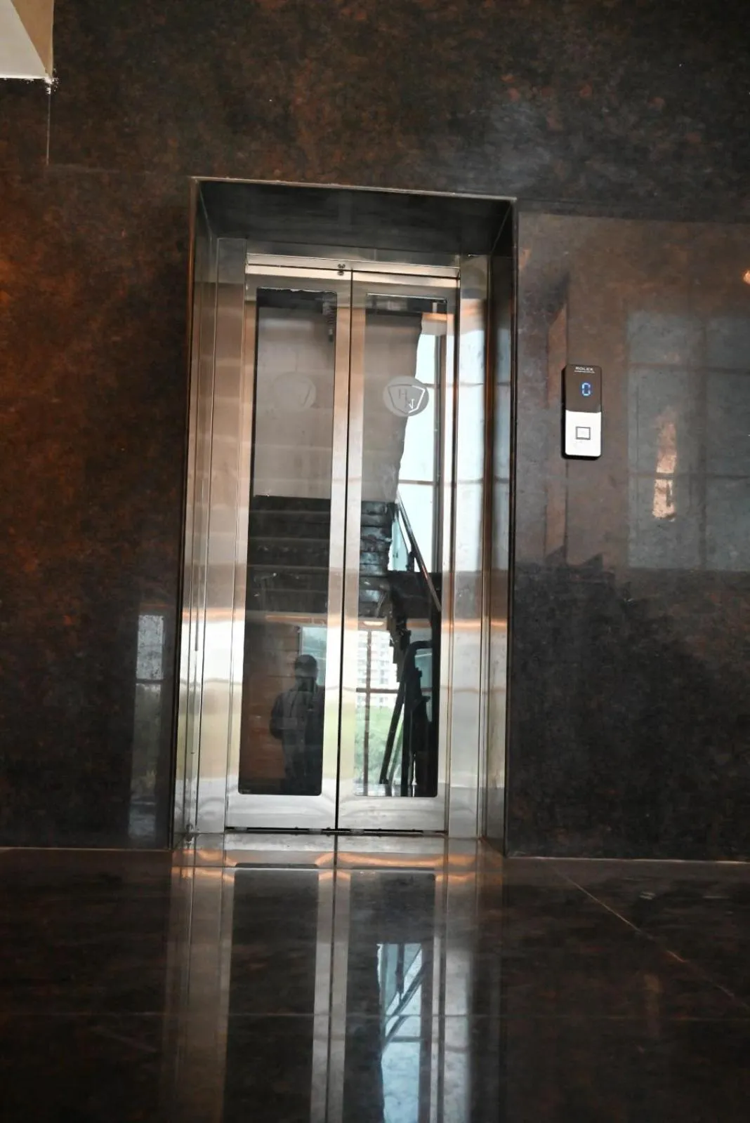elevator in Hotel Navraj Palace