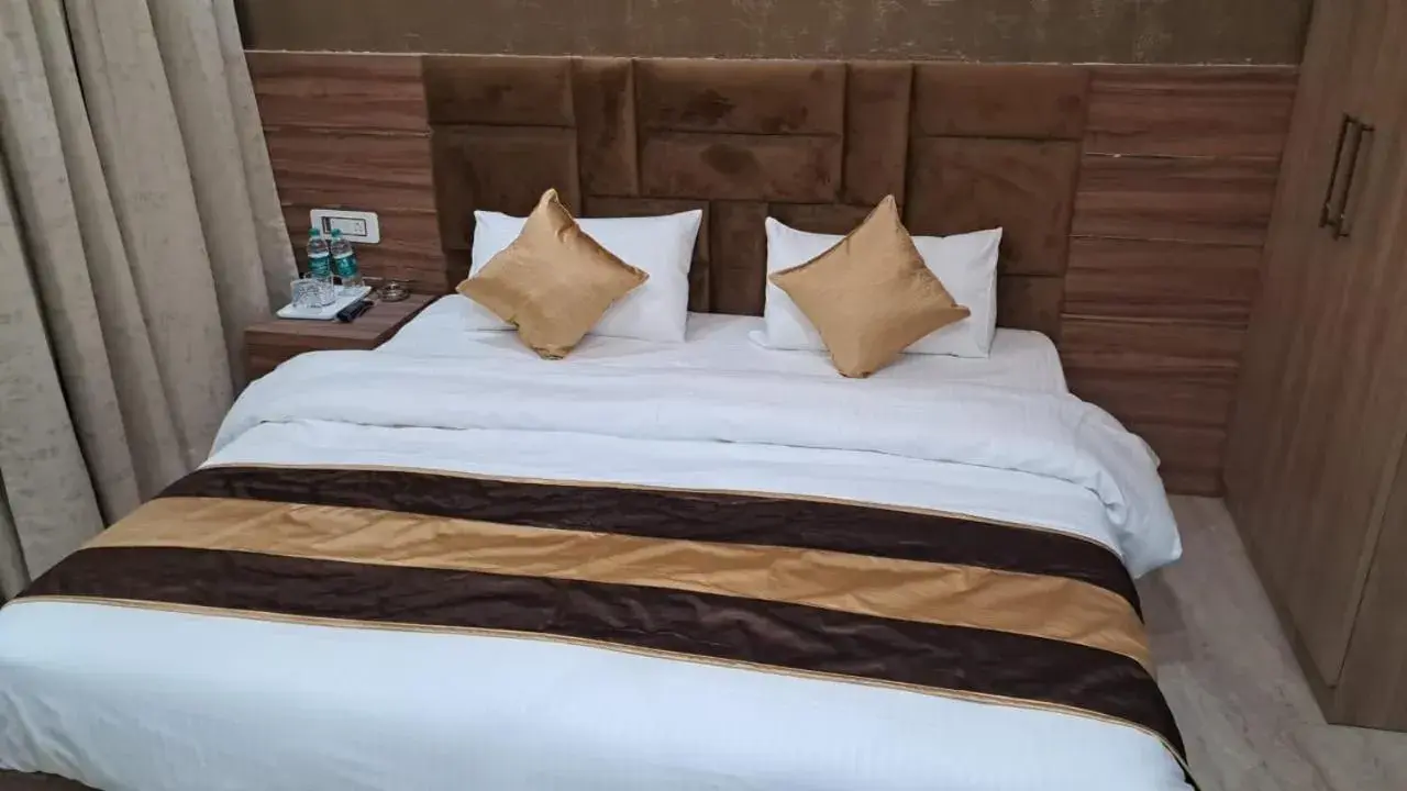 Bedroom, Bed in Hotel Navraj Palace Bedroom, Bed in Hotel Navraj Palace