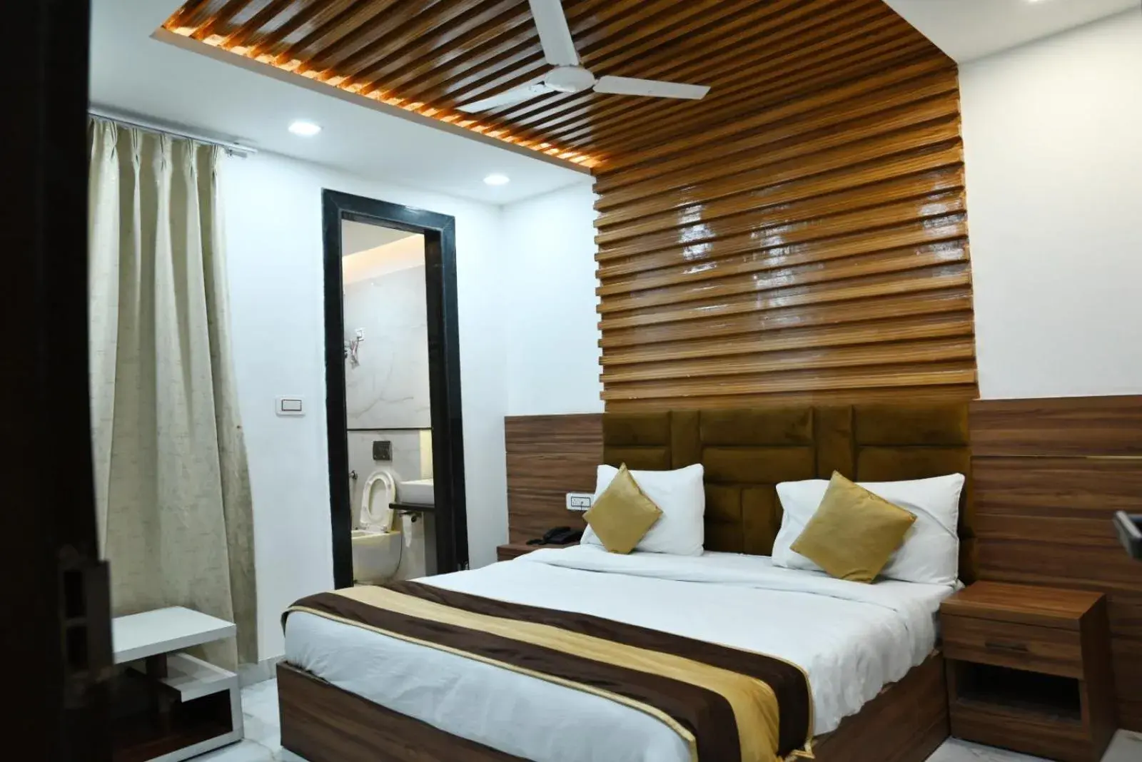 Bed in Hotel Navraj Palace Bed in Hotel Navraj Palace