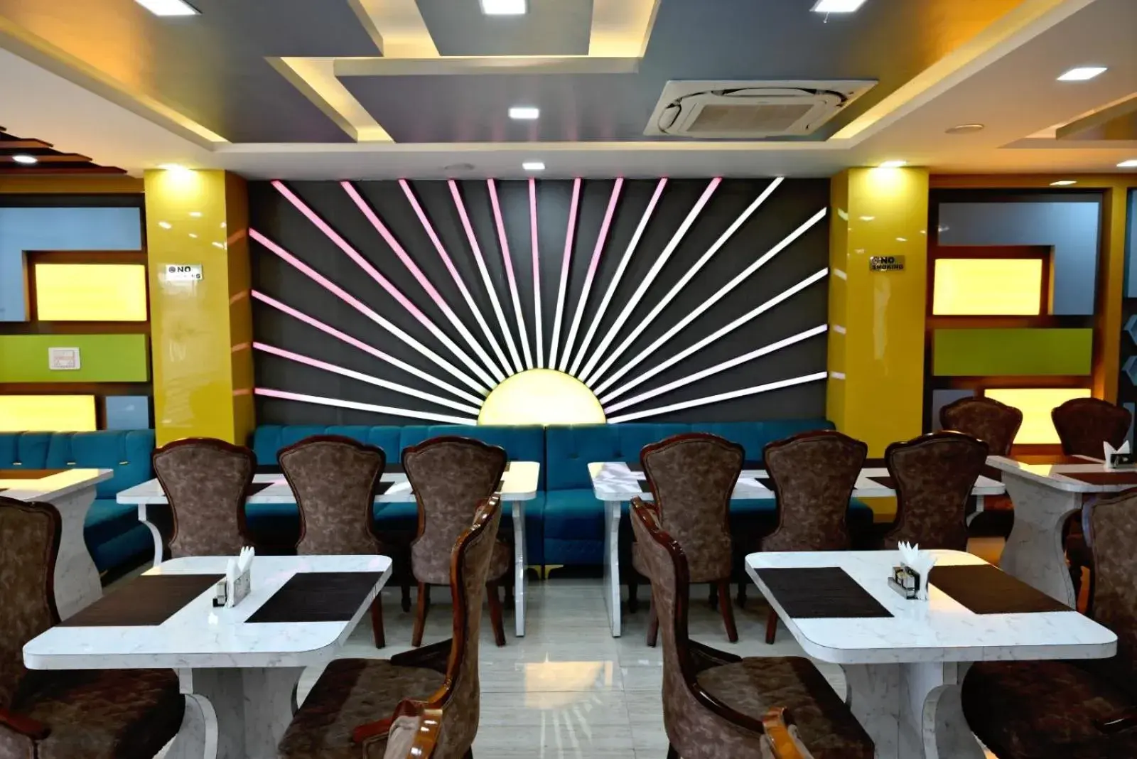 Restaurant/places to eat in Hotel Navraj Palace Restaurant/places to eat in Hotel Navraj Palace