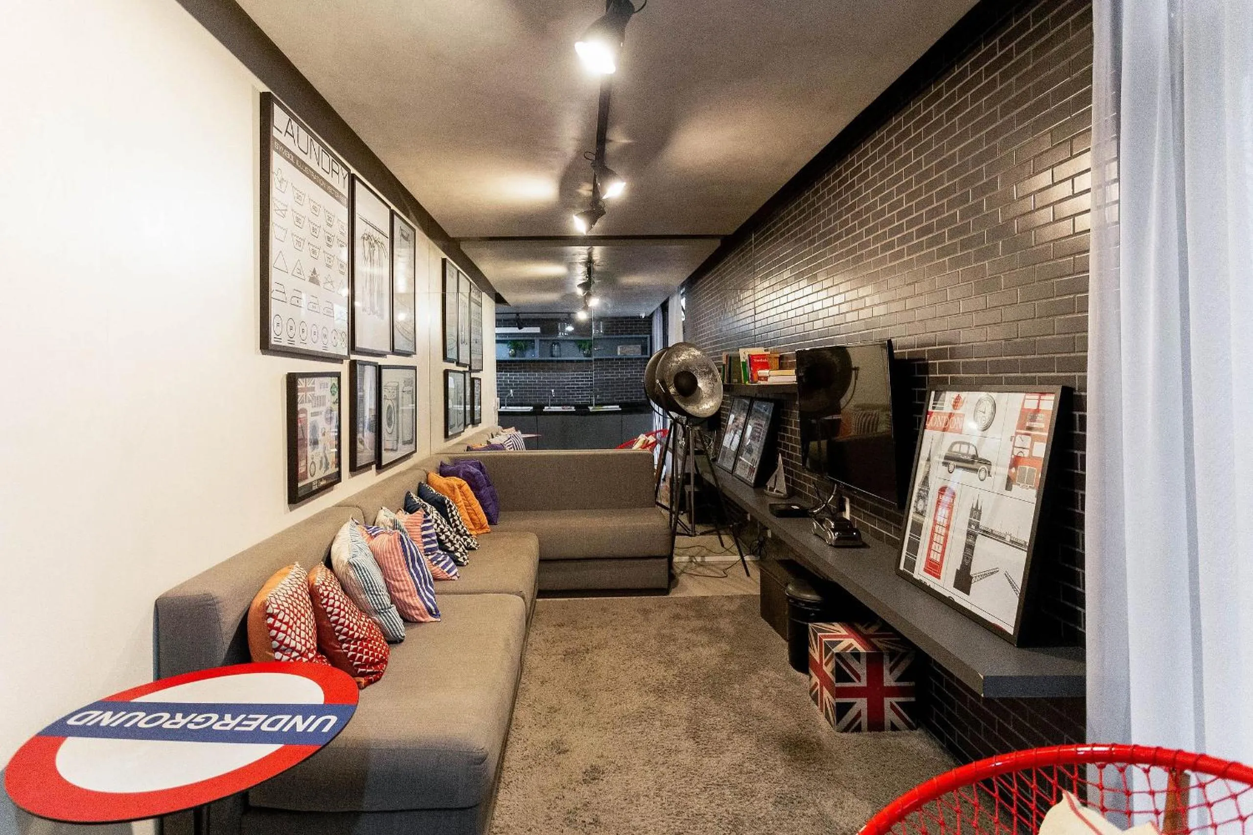 Communal lounge/ TV room in Condomínio Setin Downtown Genebra - Studios por temporada