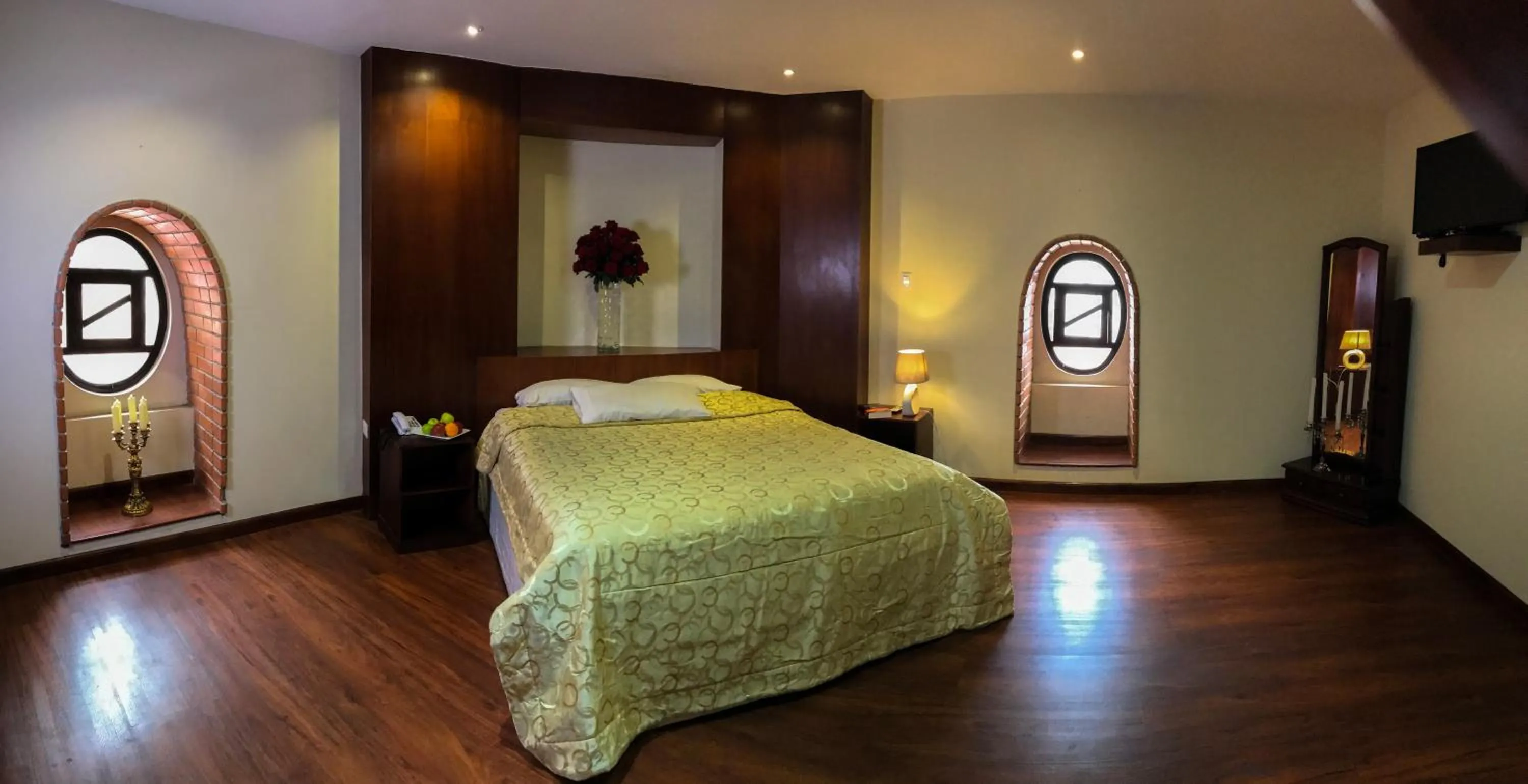 Photo of the whole room, Bed in Floré Hotel Boutique Cuenca