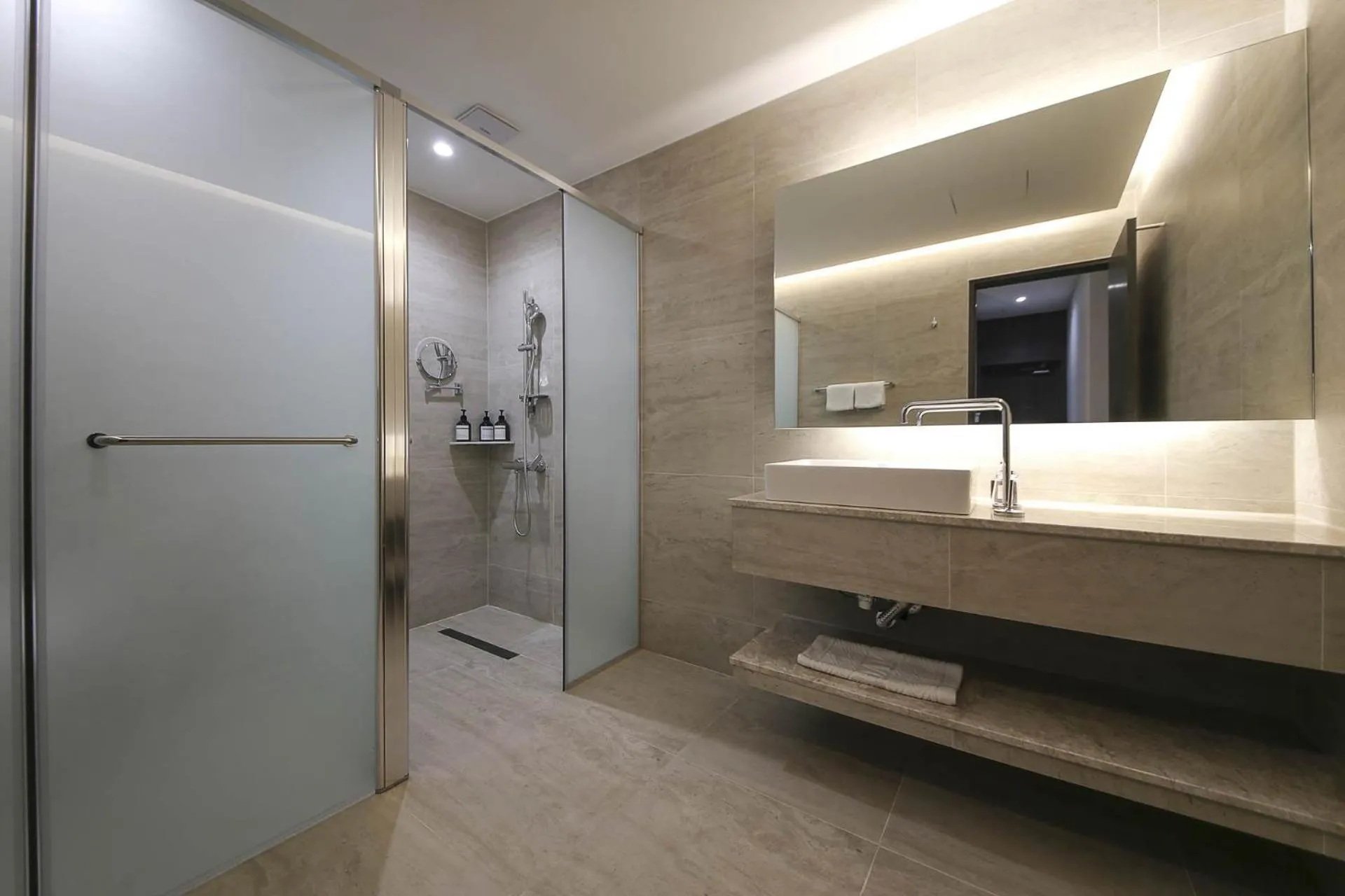 H Avenue Hotel Sangmu Branch