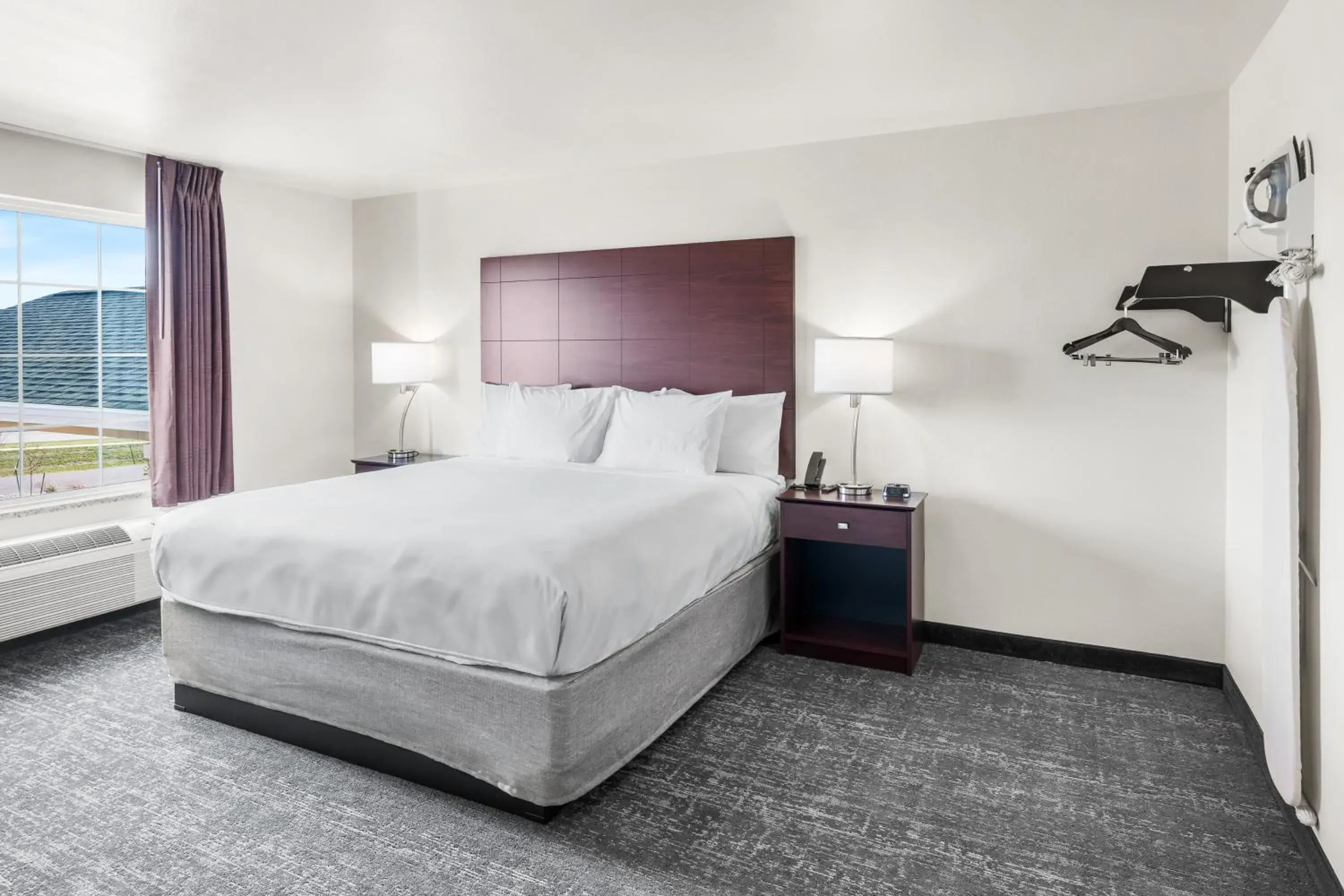 Bed in Cobblestone Hotel & Suites Denmark - Green Bay Bed in Cobblestone Hotel & Suites Denmark - Green Bay