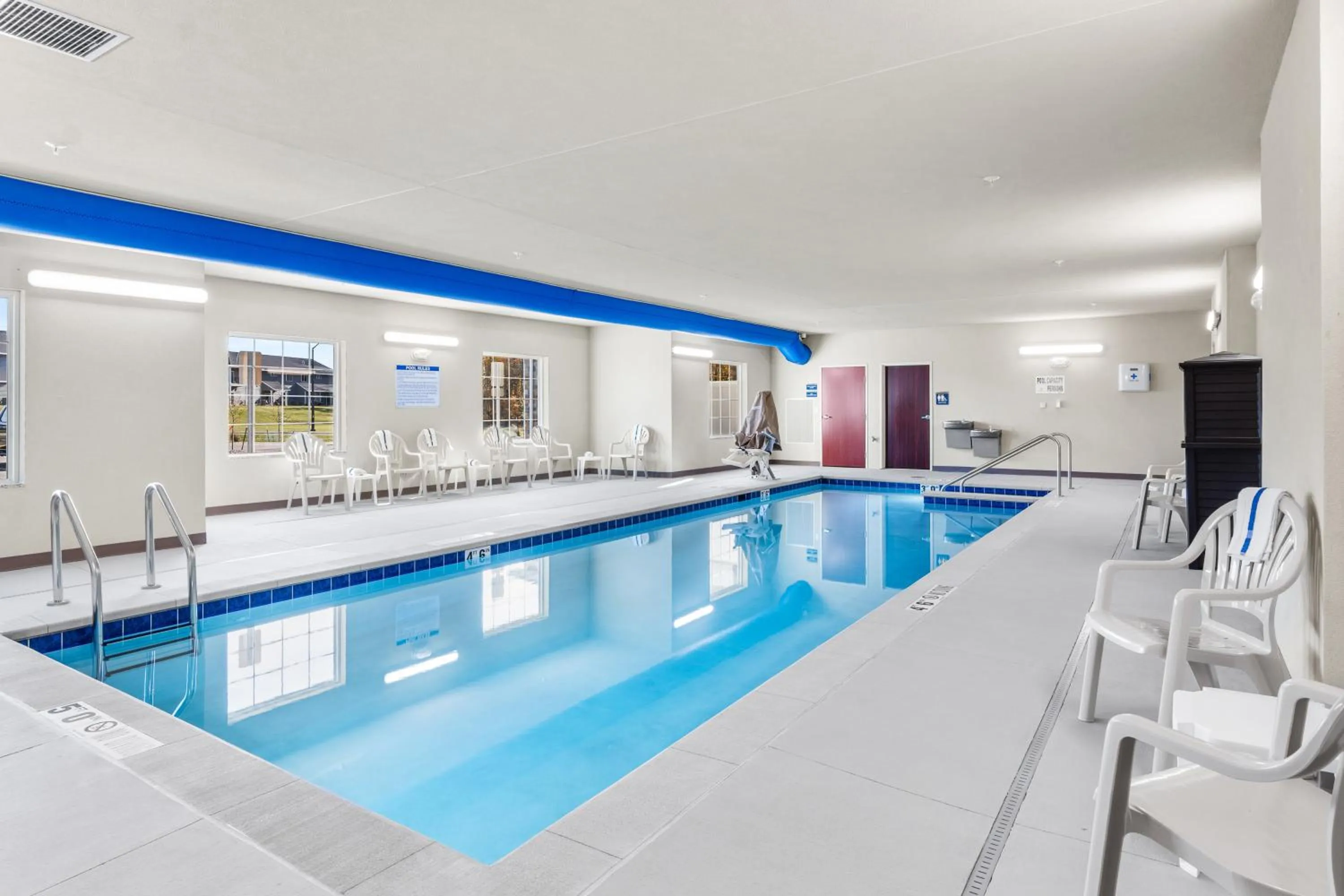 Swimming pool in Cobblestone Hotel & Suites Denmark - Green Bay