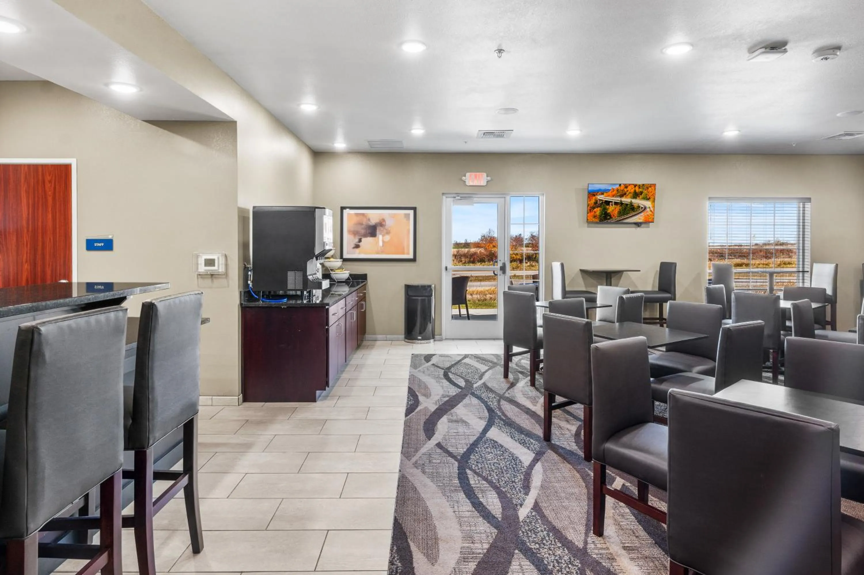 Breakfast in Cobblestone Hotel & Suites Denmark - Green Bay