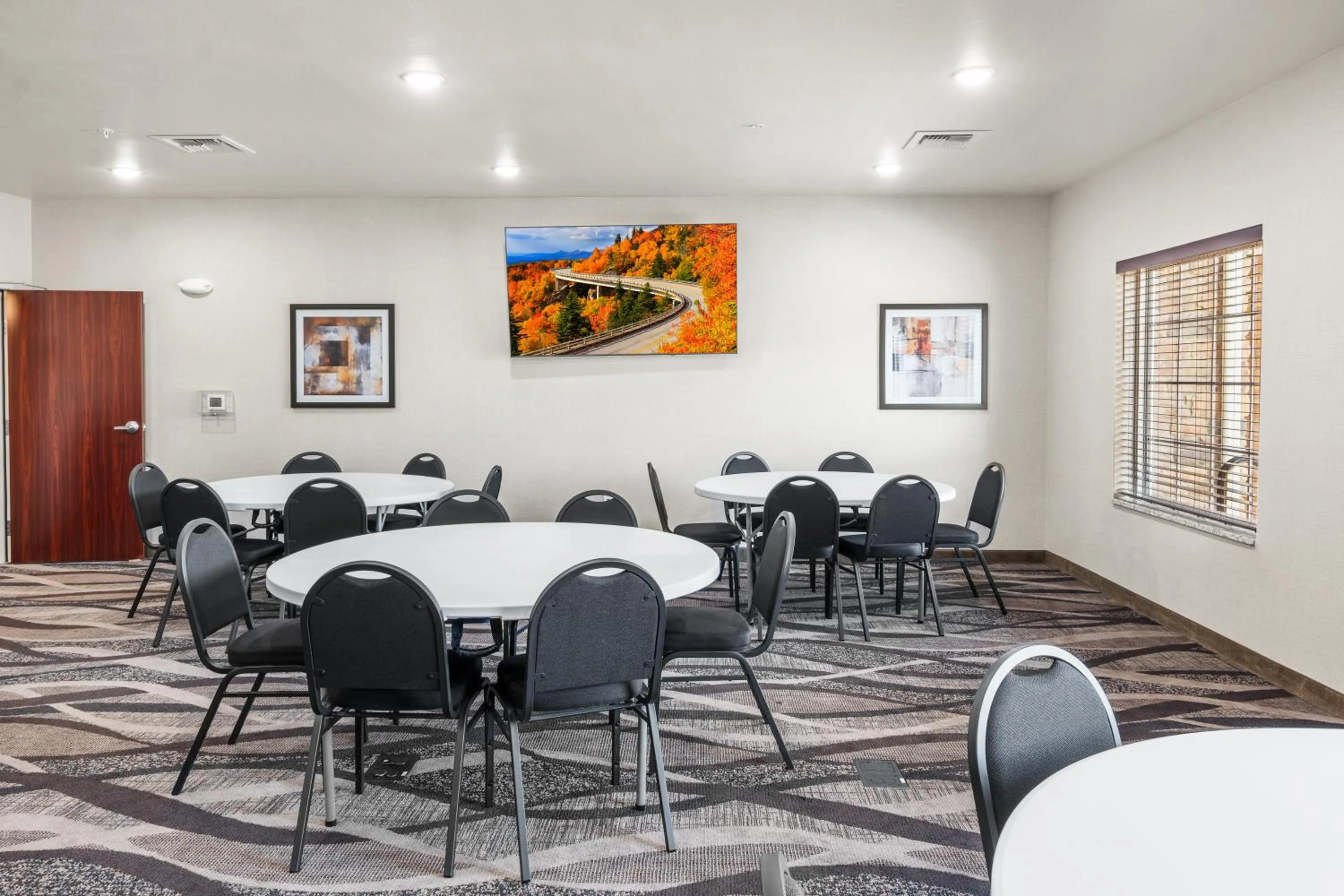 Meeting/conference room in Cobblestone Hotel & Suites Denmark - Green Bay