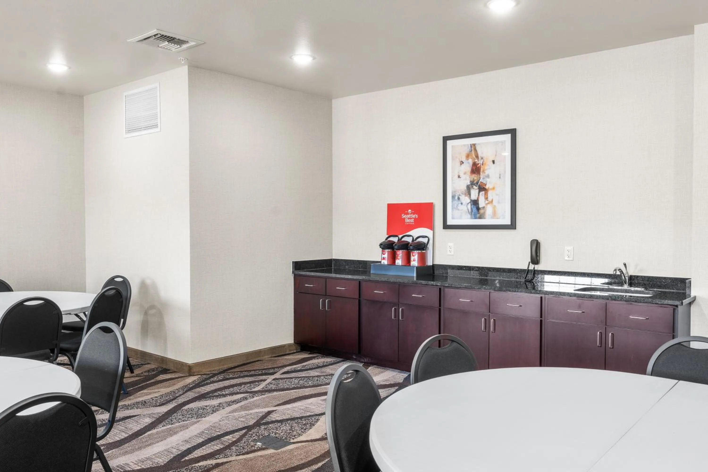 Meeting/conference room in Cobblestone Hotel & Suites Denmark - Green Bay