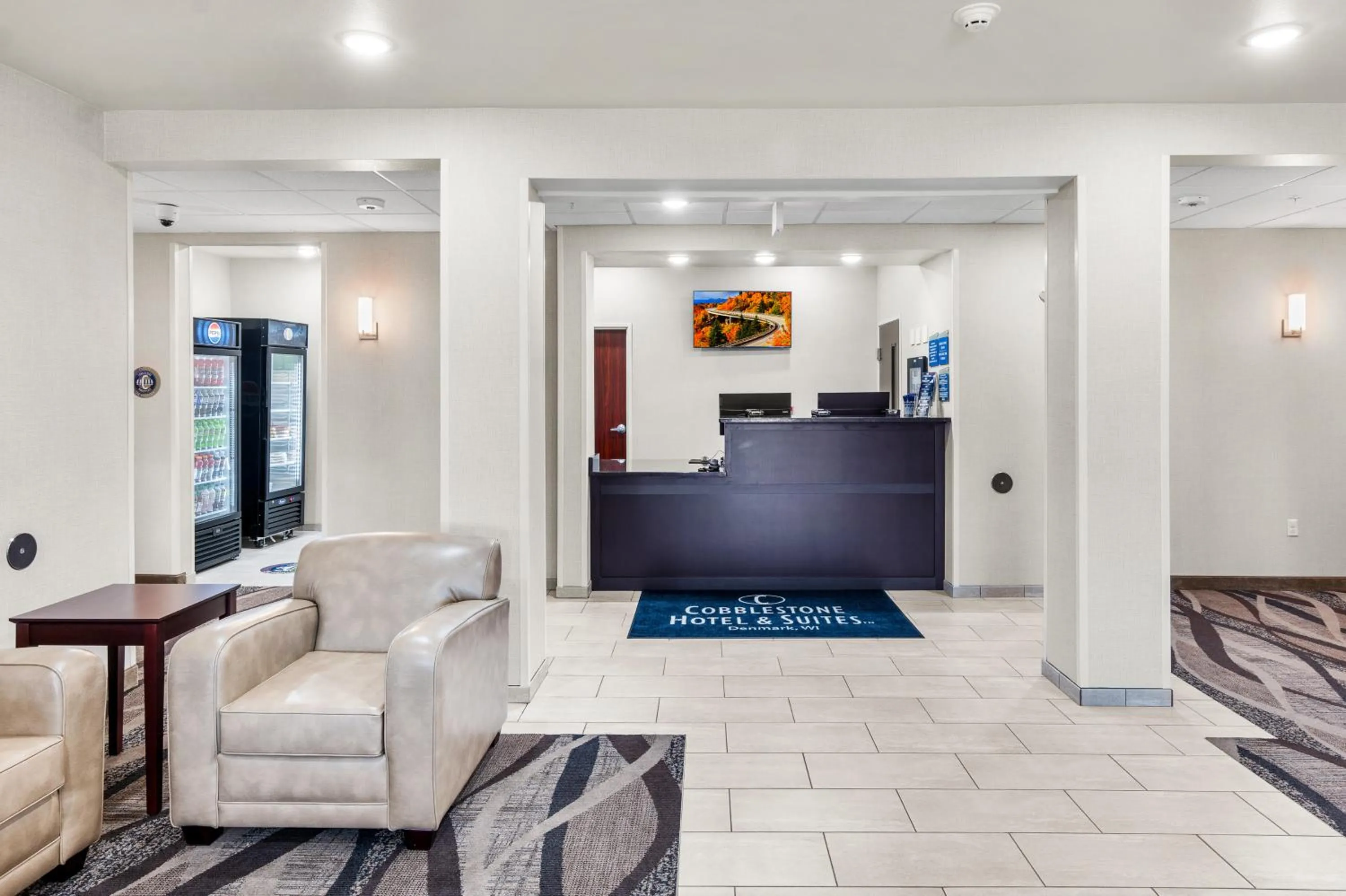 Lobby or reception in Cobblestone Hotel & Suites Denmark - Green Bay