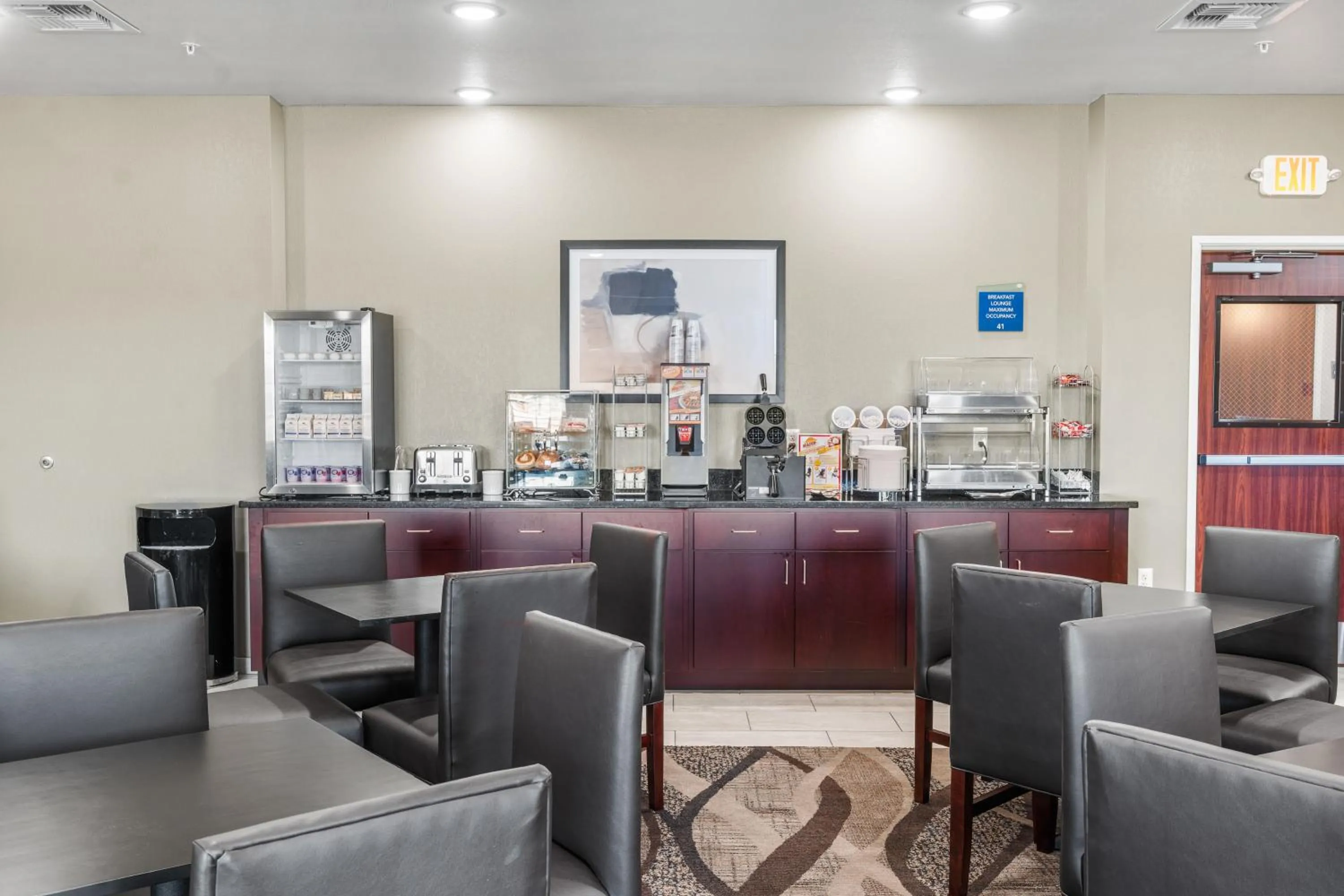 Breakfast in Cobblestone Hotel & Suites Denmark - Green Bay