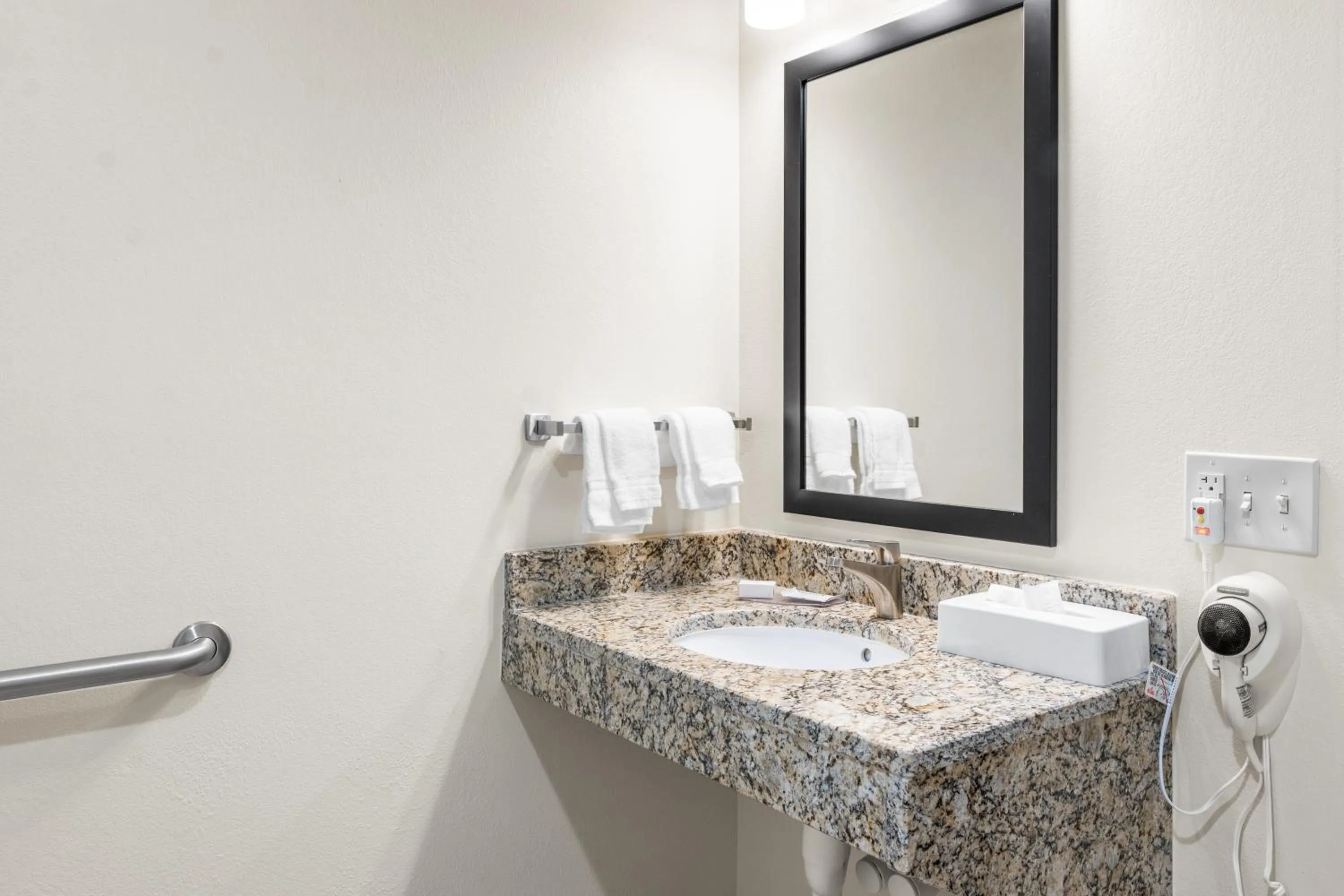 Bathroom in Cobblestone Hotel & Suites Denmark - Green Bay