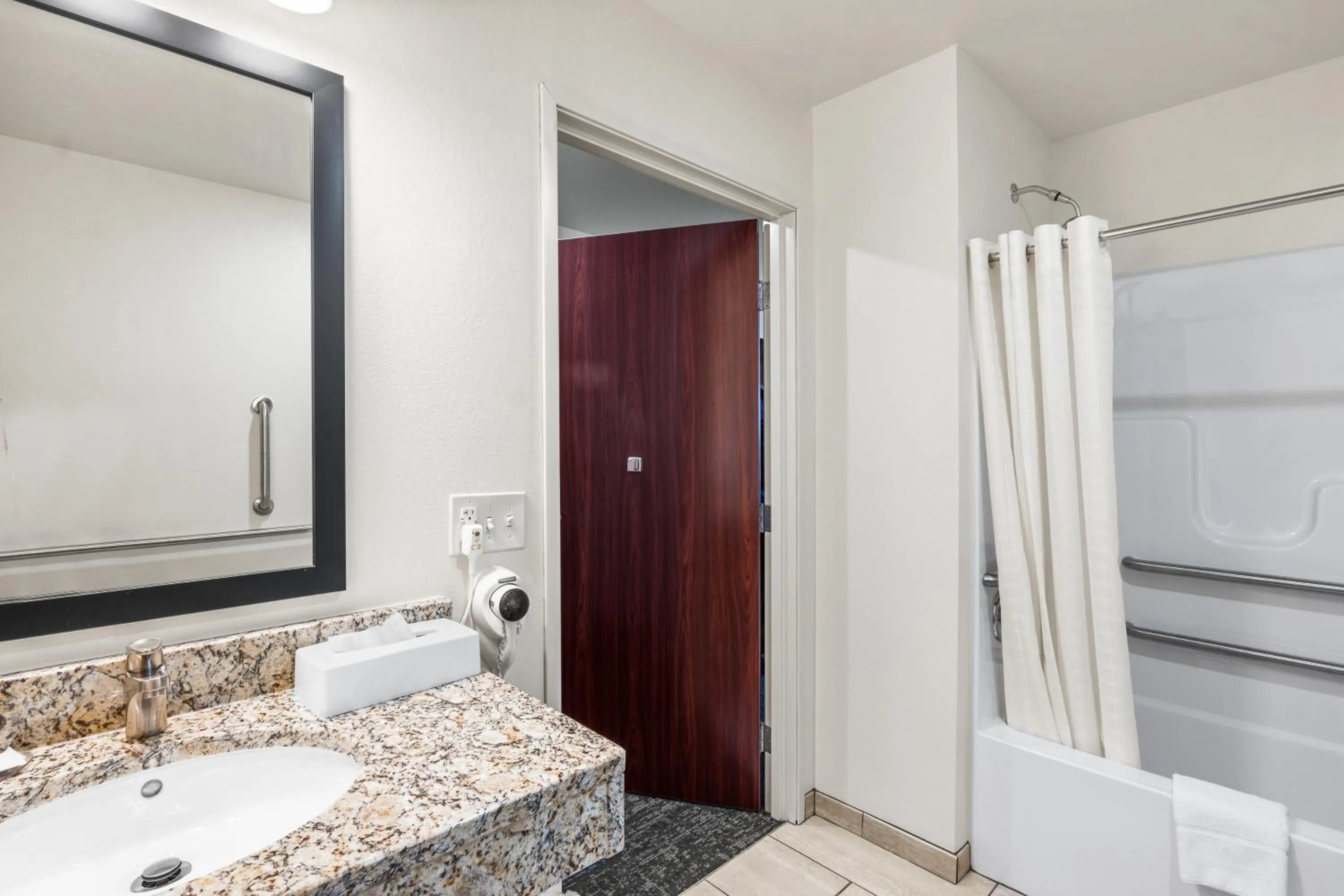 Bathroom in Cobblestone Hotel & Suites Denmark - Green Bay