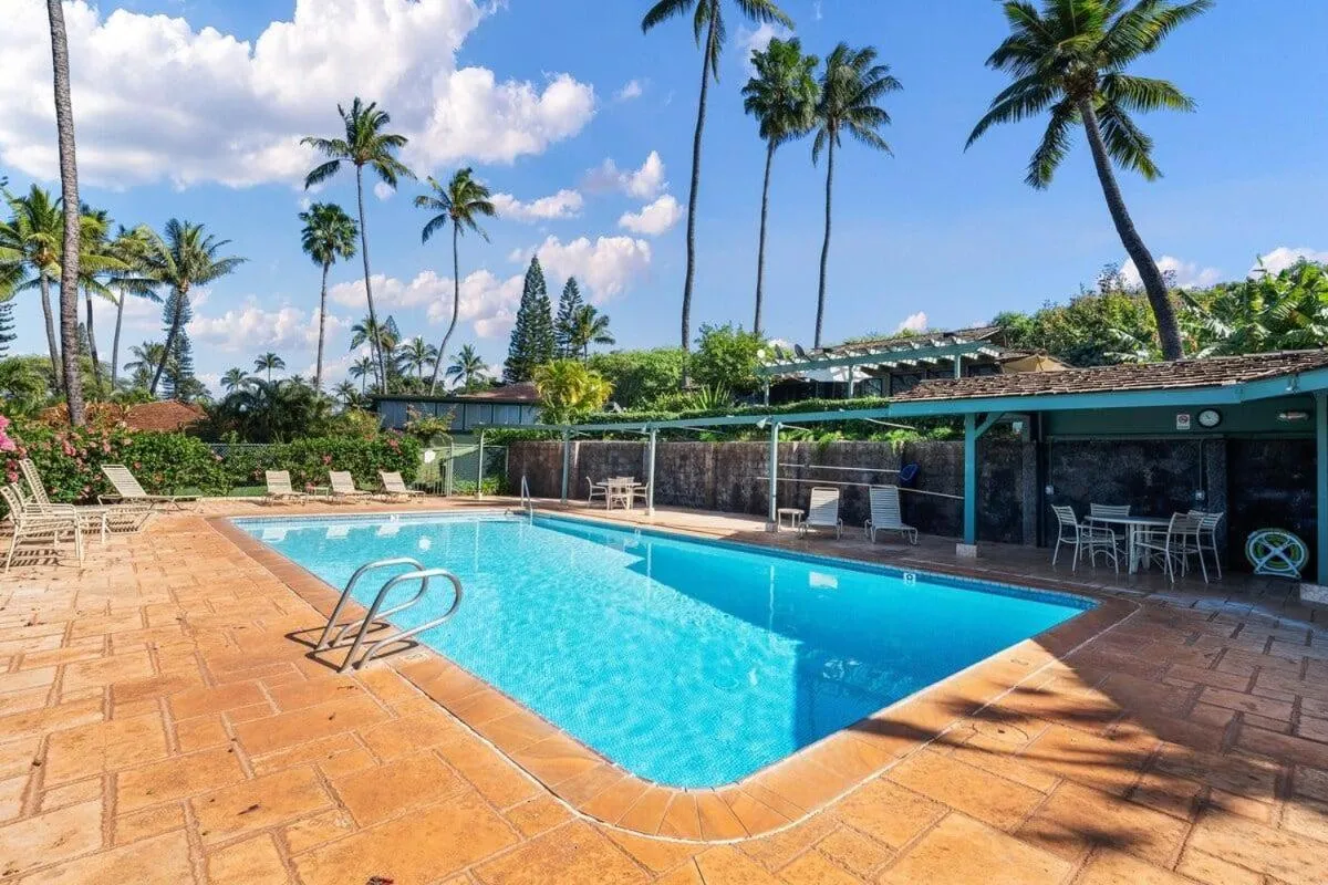 International Colony Club 37 · ICC 37 Remodeled Hawaiian Cottage