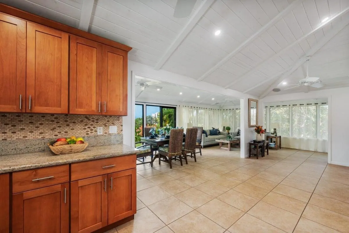 International Colony Club 37 · ICC 37 Remodeled Hawaiian Cottage