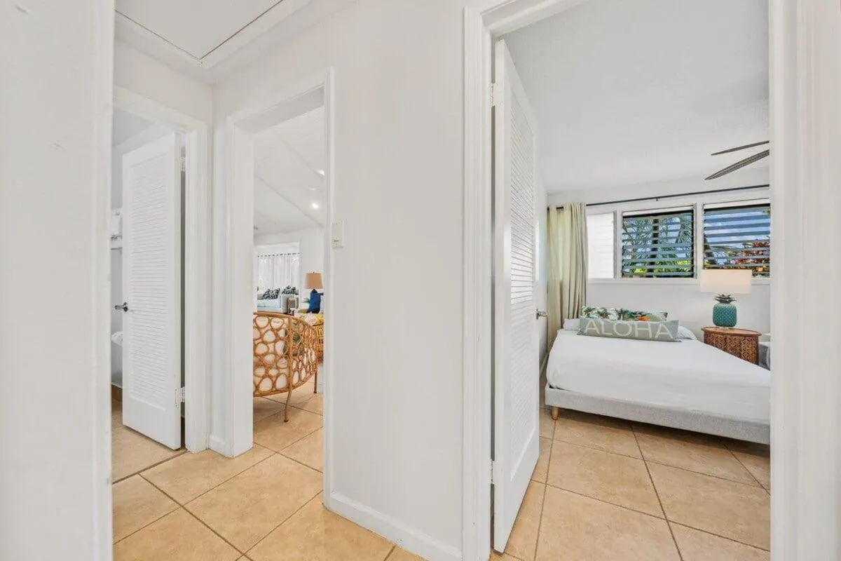 Bed in International Colony Club 37 · ICC 37 Remodeled Hawaiian Cottage