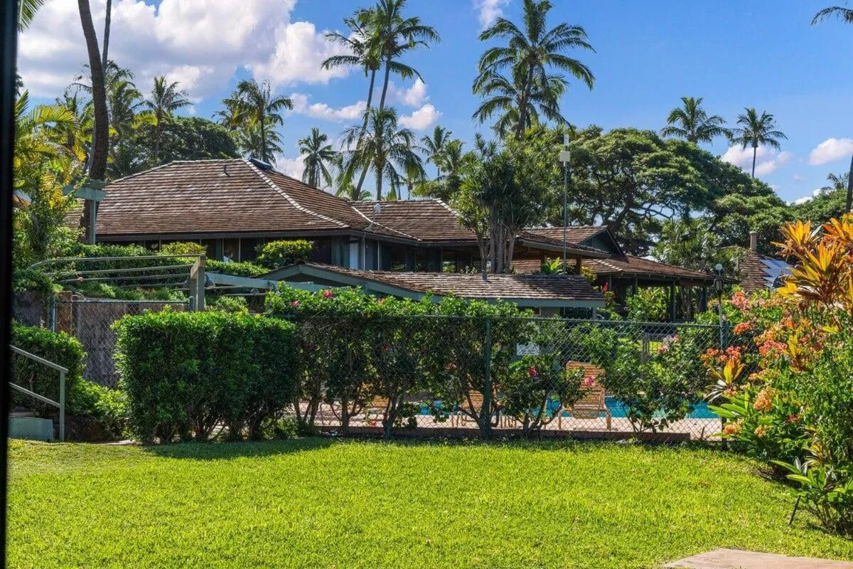 International Colony Club 37 · ICC 37 Remodeled Hawaiian Cottage