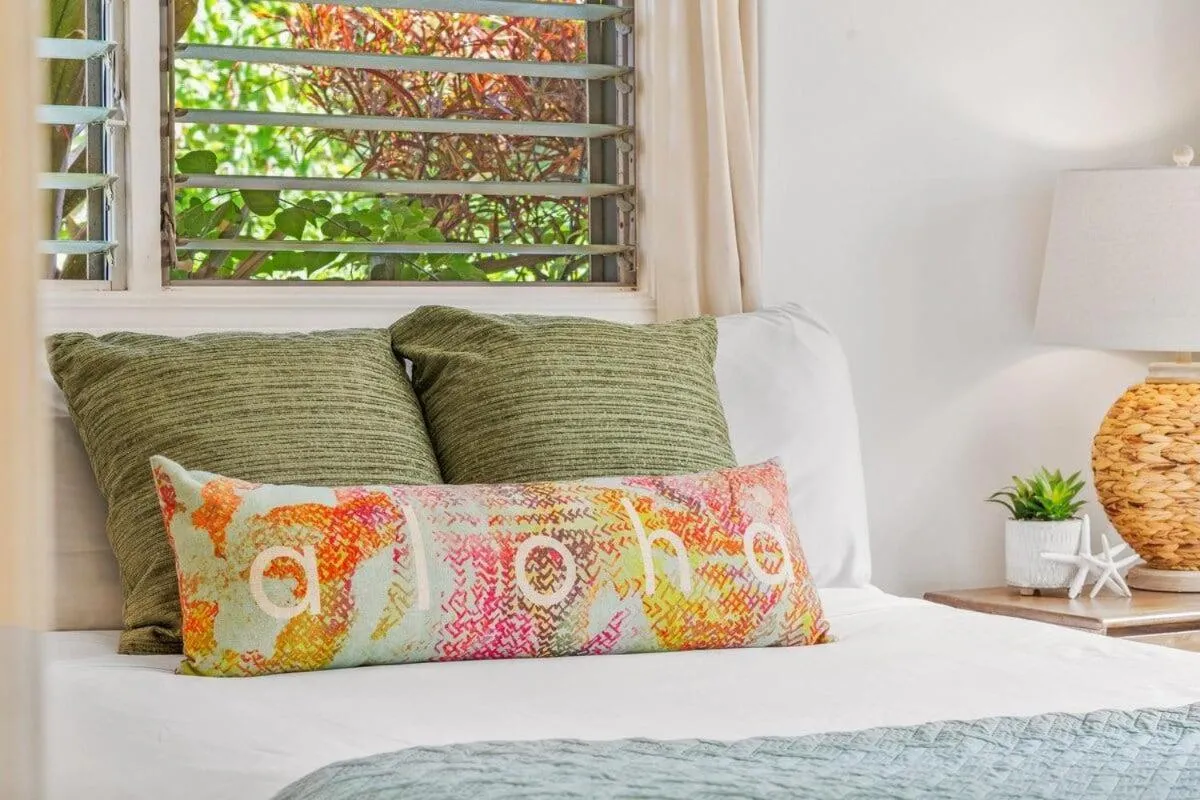Bed in International Colony Club 37 · ICC 37 Remodeled Hawaiian Cottage
