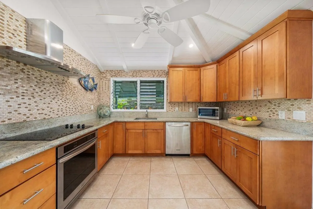 International Colony Club 37 · ICC 37 Remodeled Hawaiian Cottage
