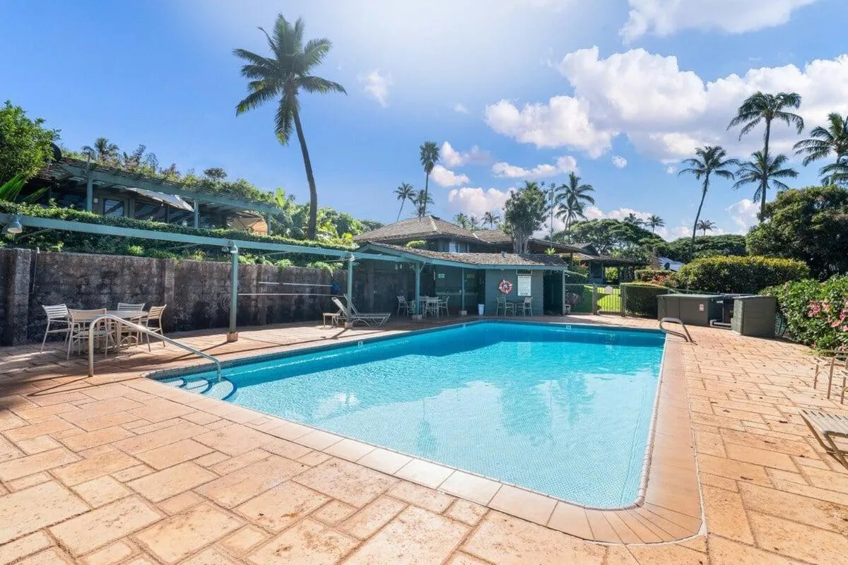 International Colony Club 37 · ICC 37 Remodeled Hawaiian Cottage