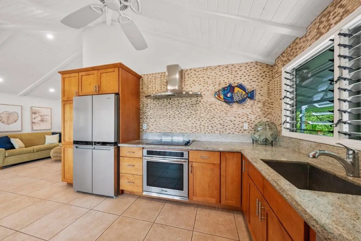 International Colony Club 37 · ICC 37 Remodeled Hawaiian Cottage