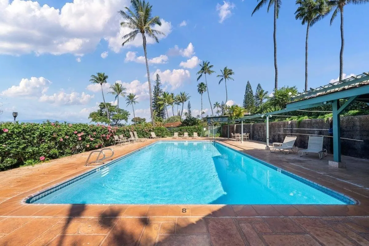 International Colony Club 37 · ICC 37 Remodeled Hawaiian Cottage
