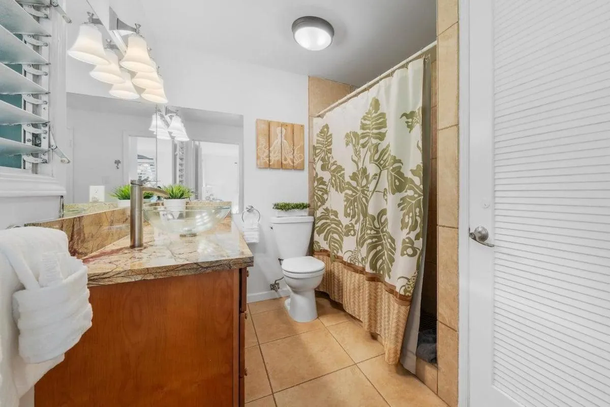 International Colony Club 37 · ICC 37 Remodeled Hawaiian Cottage