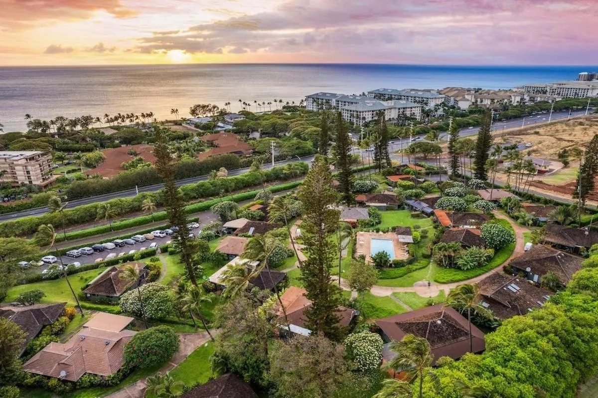 International Colony Club 37 · ICC 37 Remodeled Hawaiian Cottage