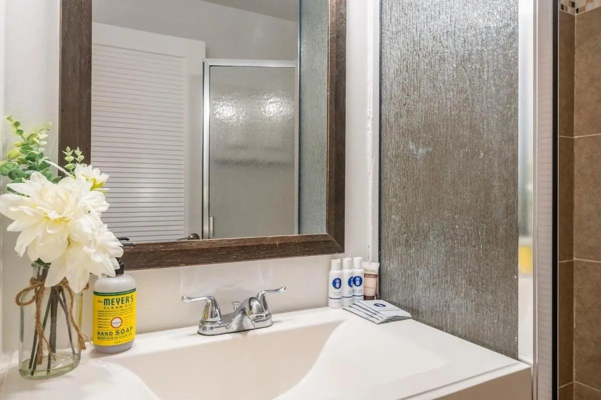 International Colony Club 37 · ICC 37 Remodeled Hawaiian Cottage