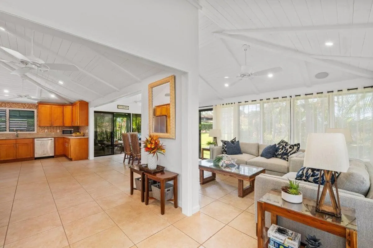 International Colony Club 37 · ICC 37 Remodeled Hawaiian Cottage