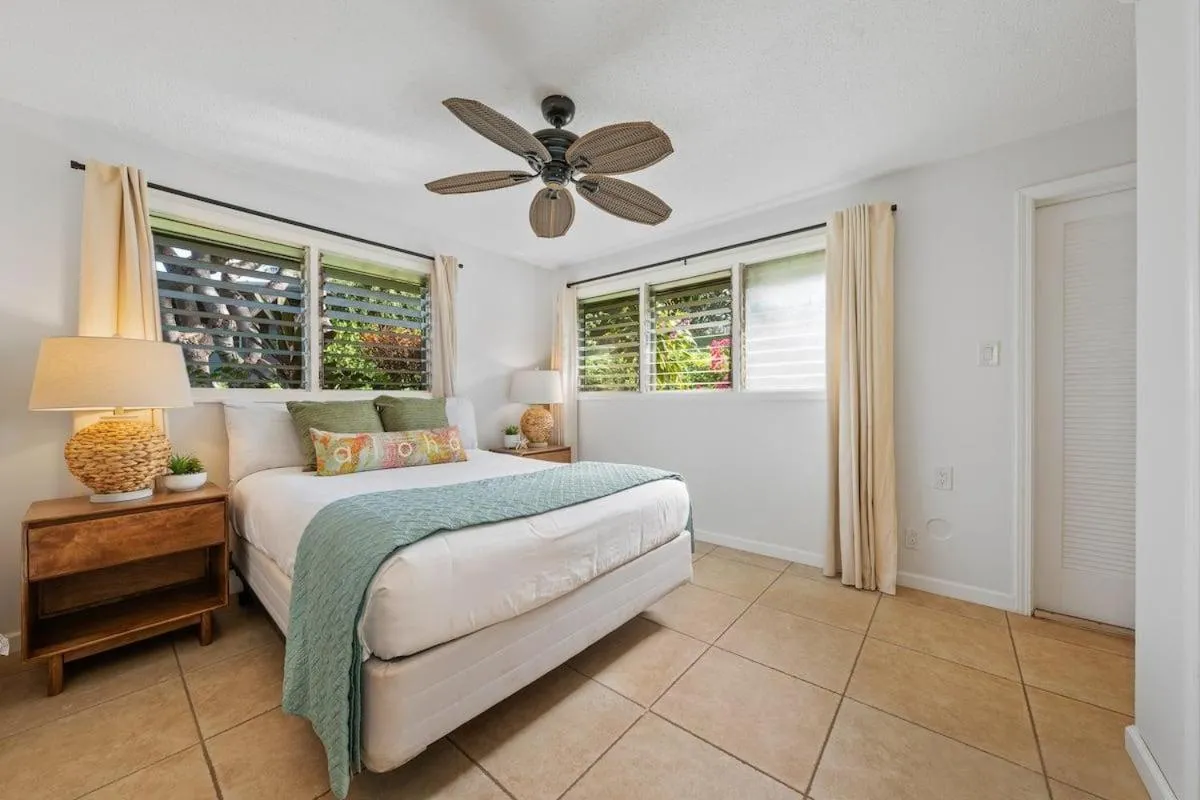 Bed in International Colony Club 37 · ICC 37 Remodeled Hawaiian Cottage