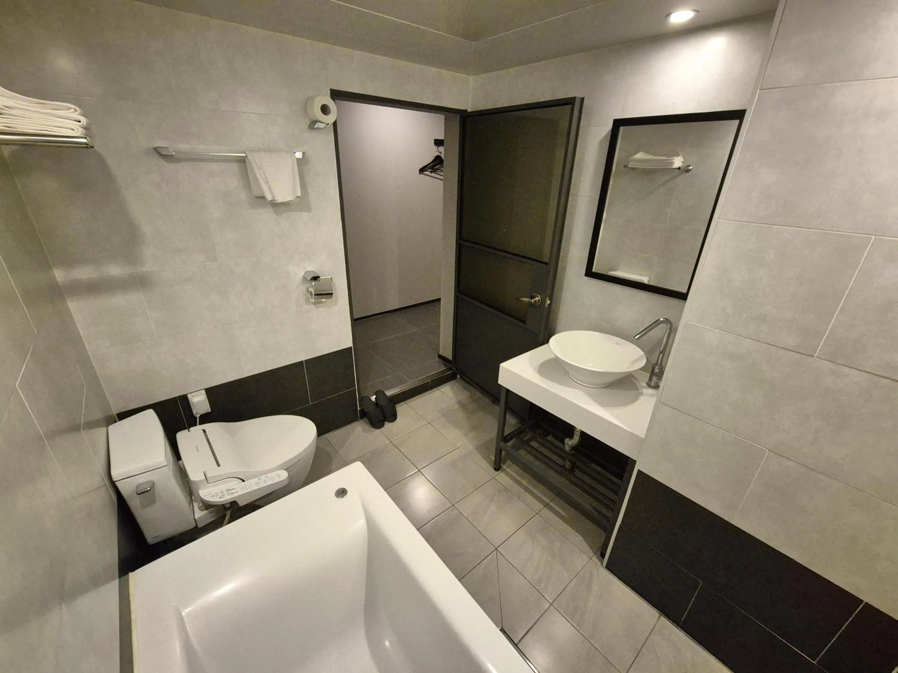No. 25 Hotel Myeongji Oceanc City Business