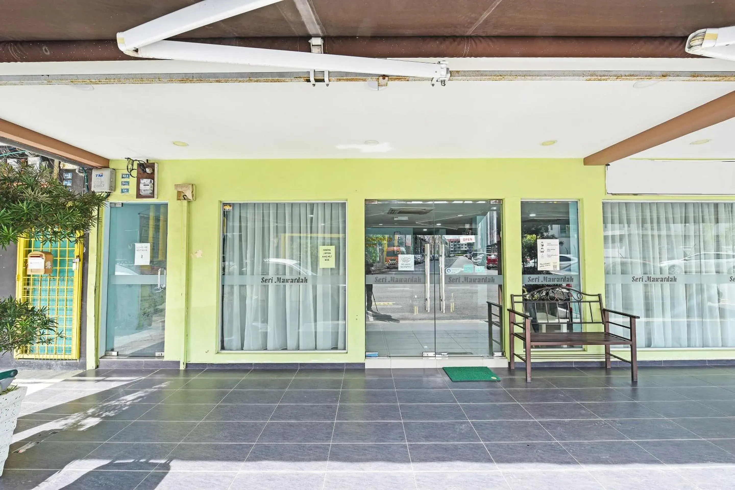 Facade/entrance in Seri Mawardah Hotel Facade/entrance in Seri Mawardah Hotel