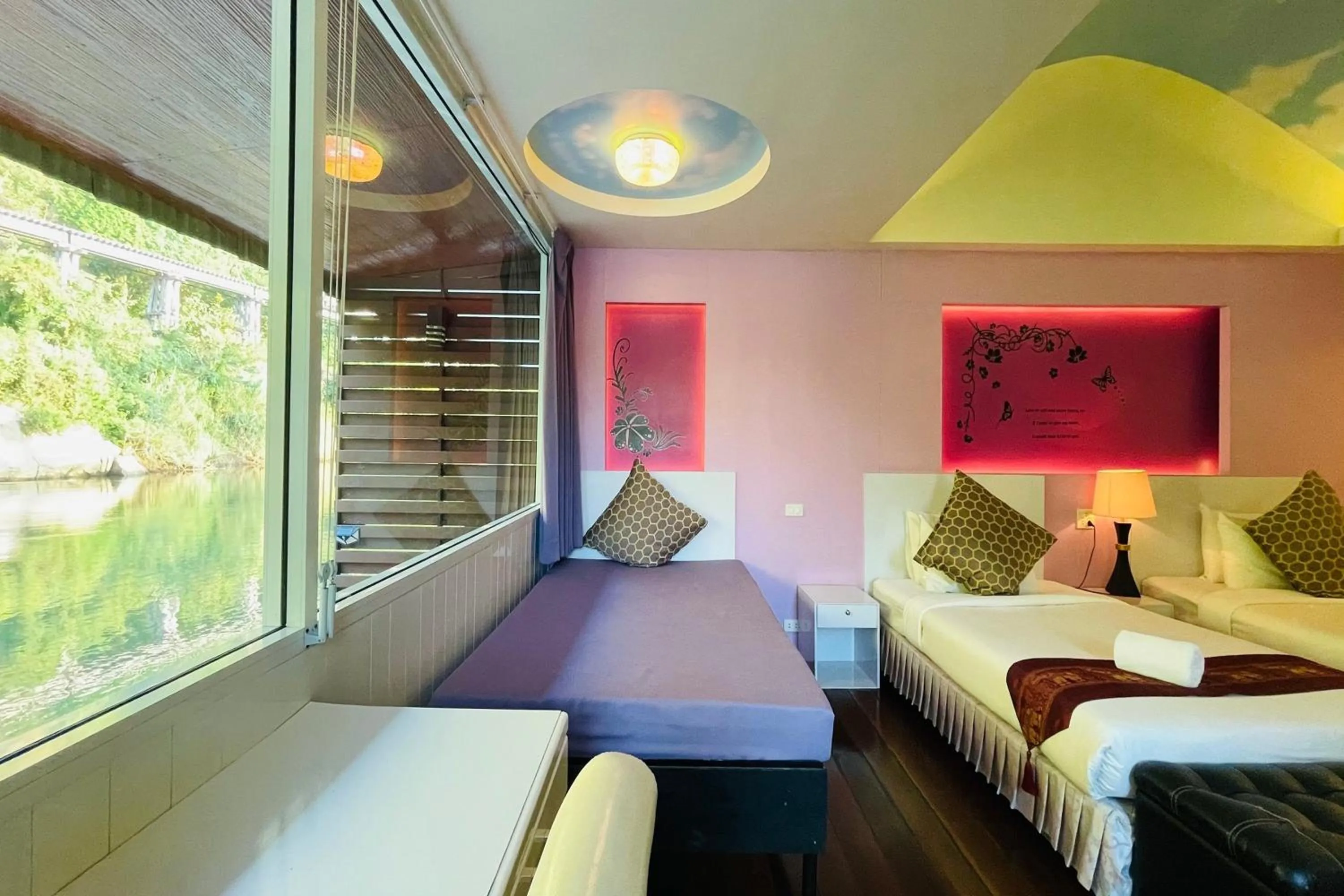 Bed in Baan Rim Kwai Paerimnam Resort