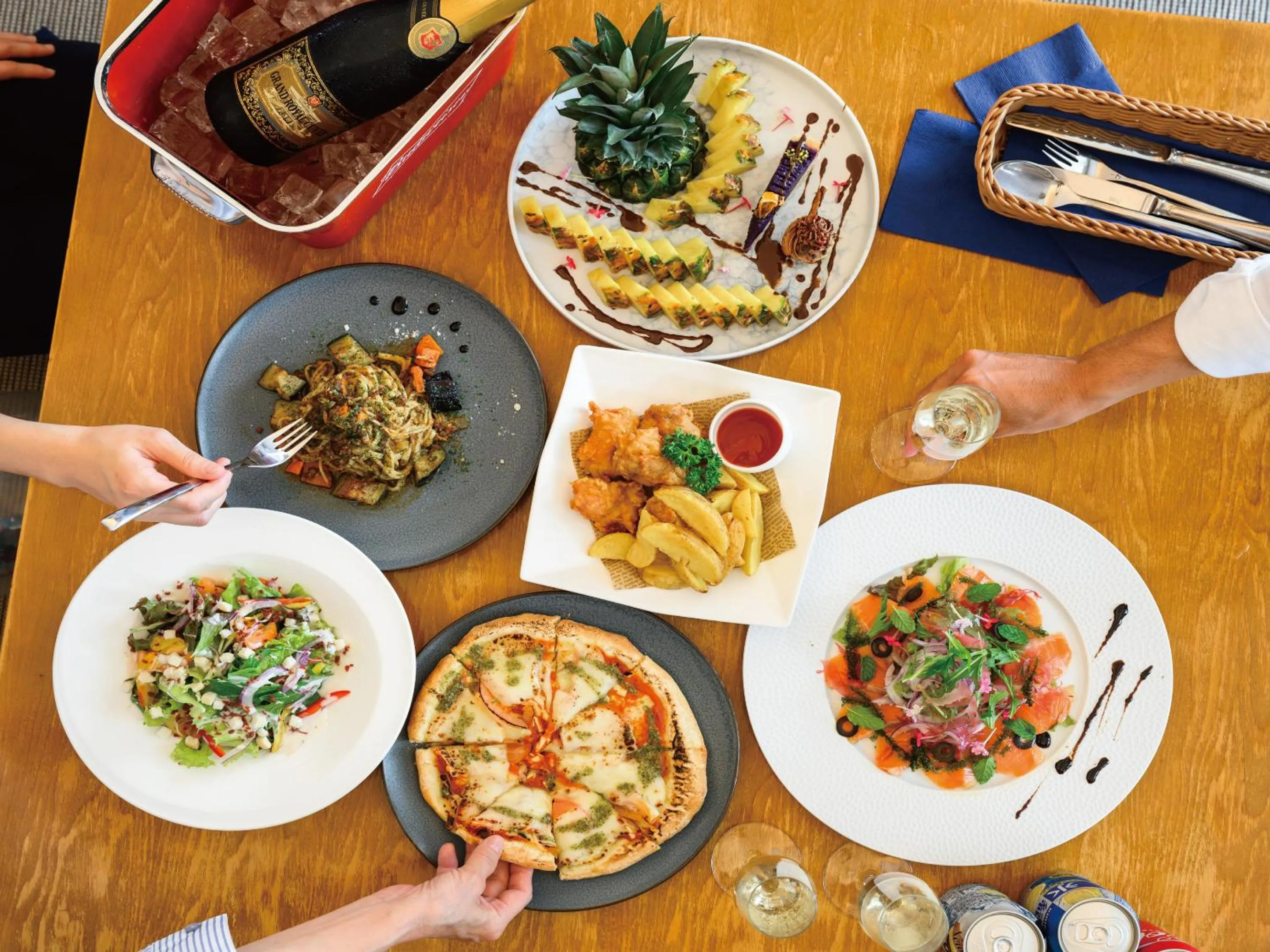 Restaurant/places to eat in Pool Villa Kouri Island by Coldio Smart Resort