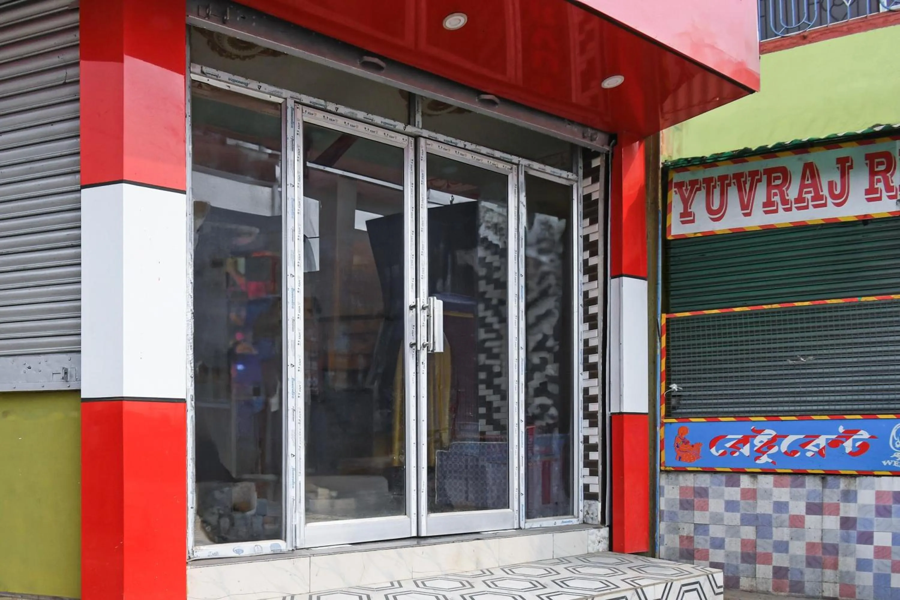 Facade/entrance in Hotel O by OYO Yuvraj Lodge