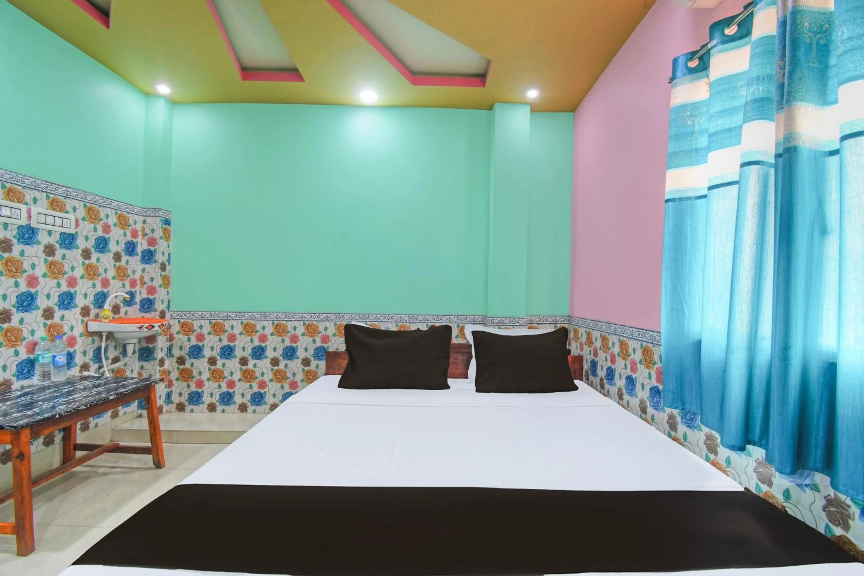 Bedroom, Bed in Hotel O by OYO Yuvraj Lodge