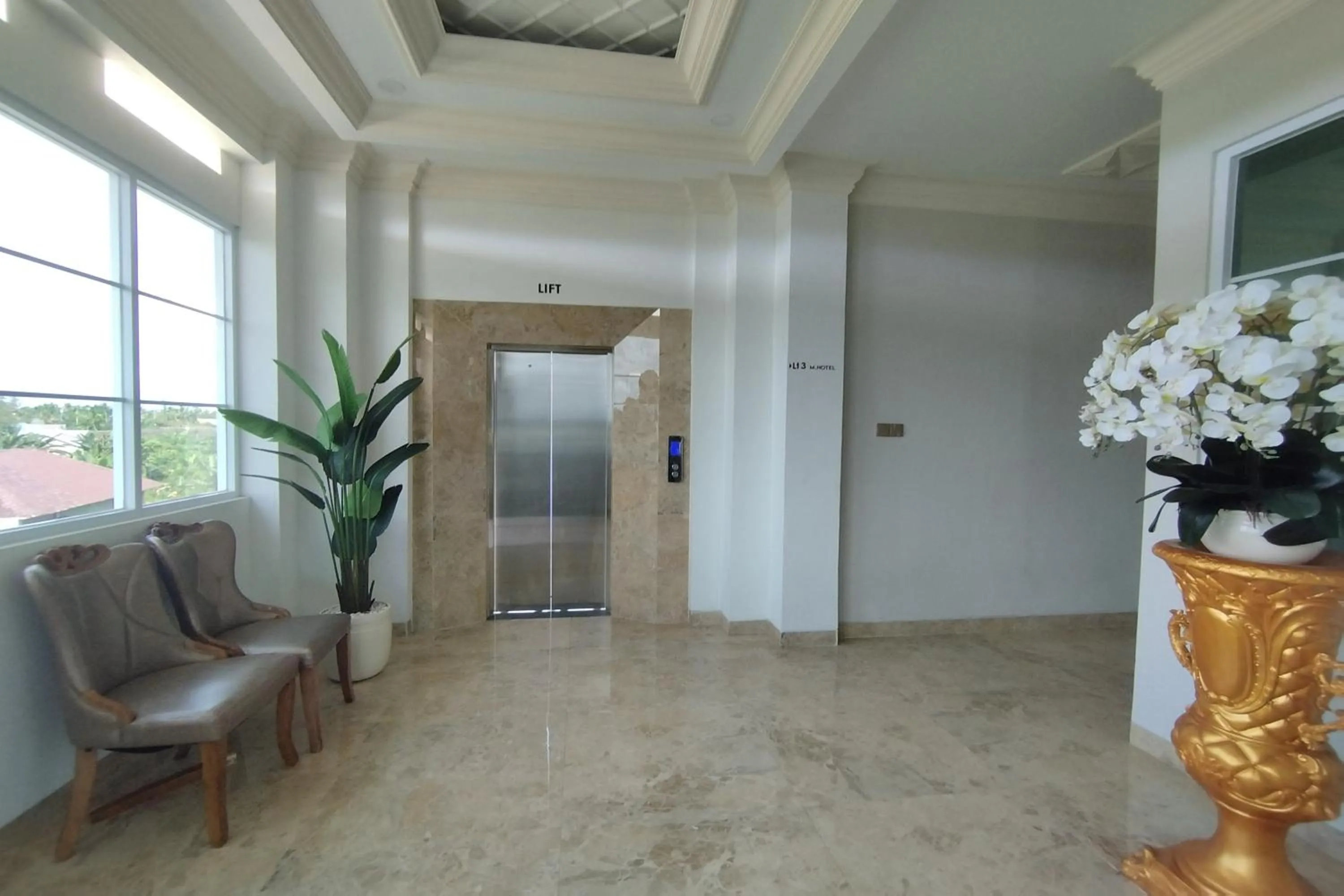 elevator in Maulidia Hotel Syariah & Convention Center