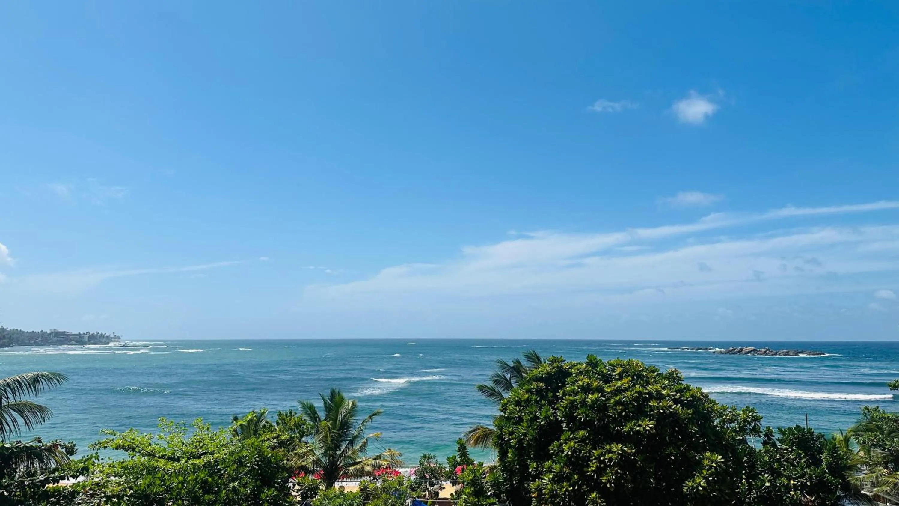 Sea view in The Waves Unawatuna
