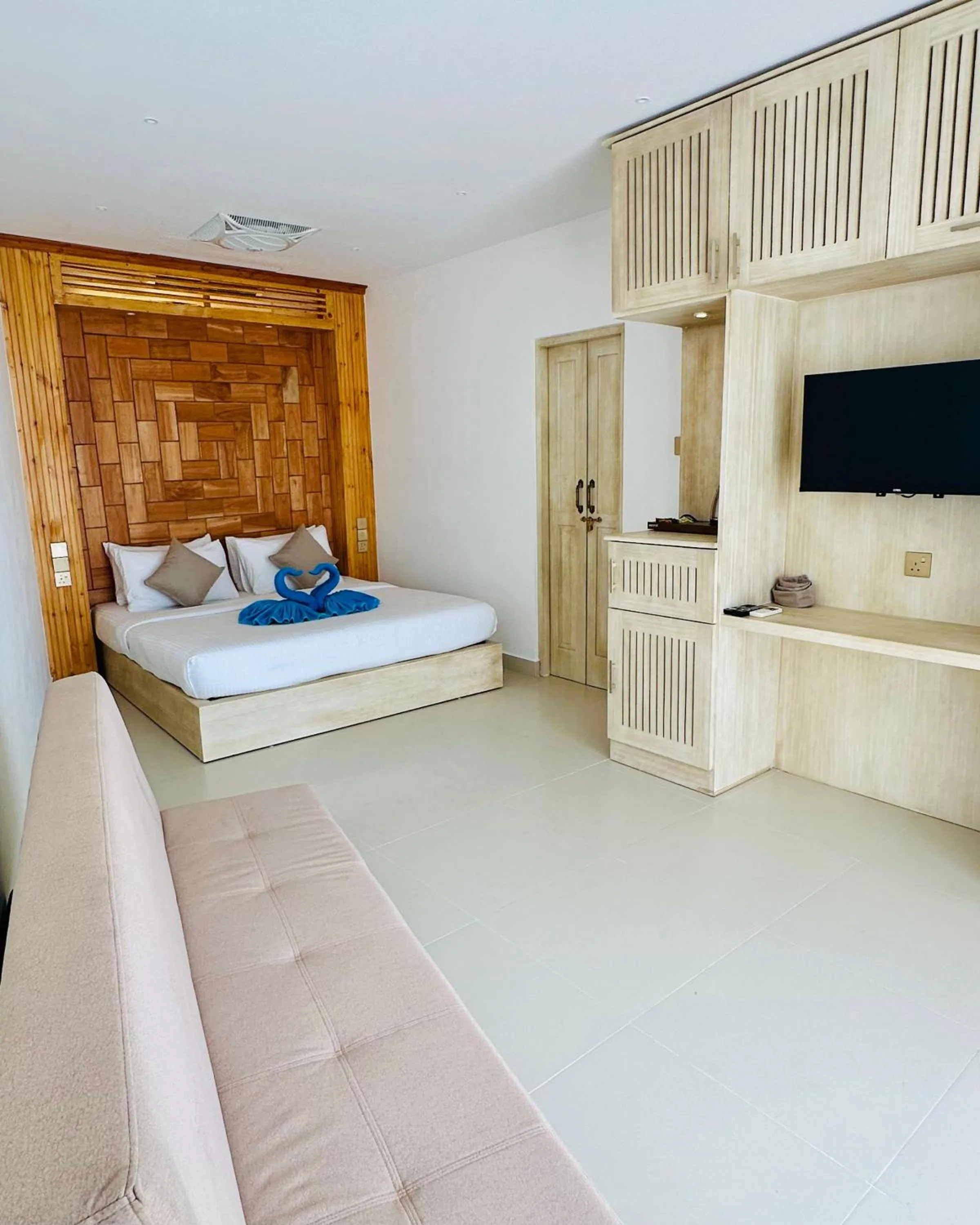 Bed in The Waves Unawatuna