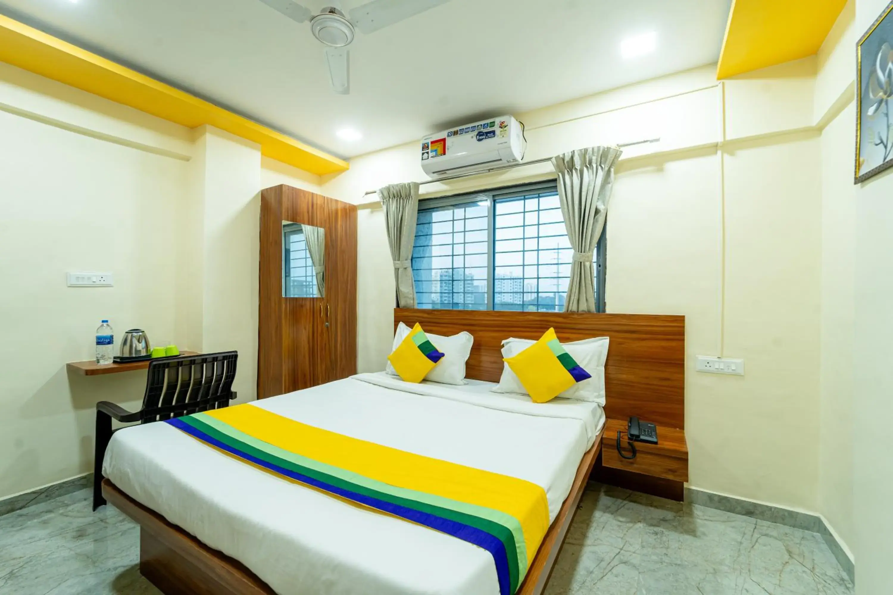 Bedroom, Bed in Itsy Hotels Anand Executive, Near Amanora Bedroom, Bed in Itsy Hotels Anand Executive, Near Amanora