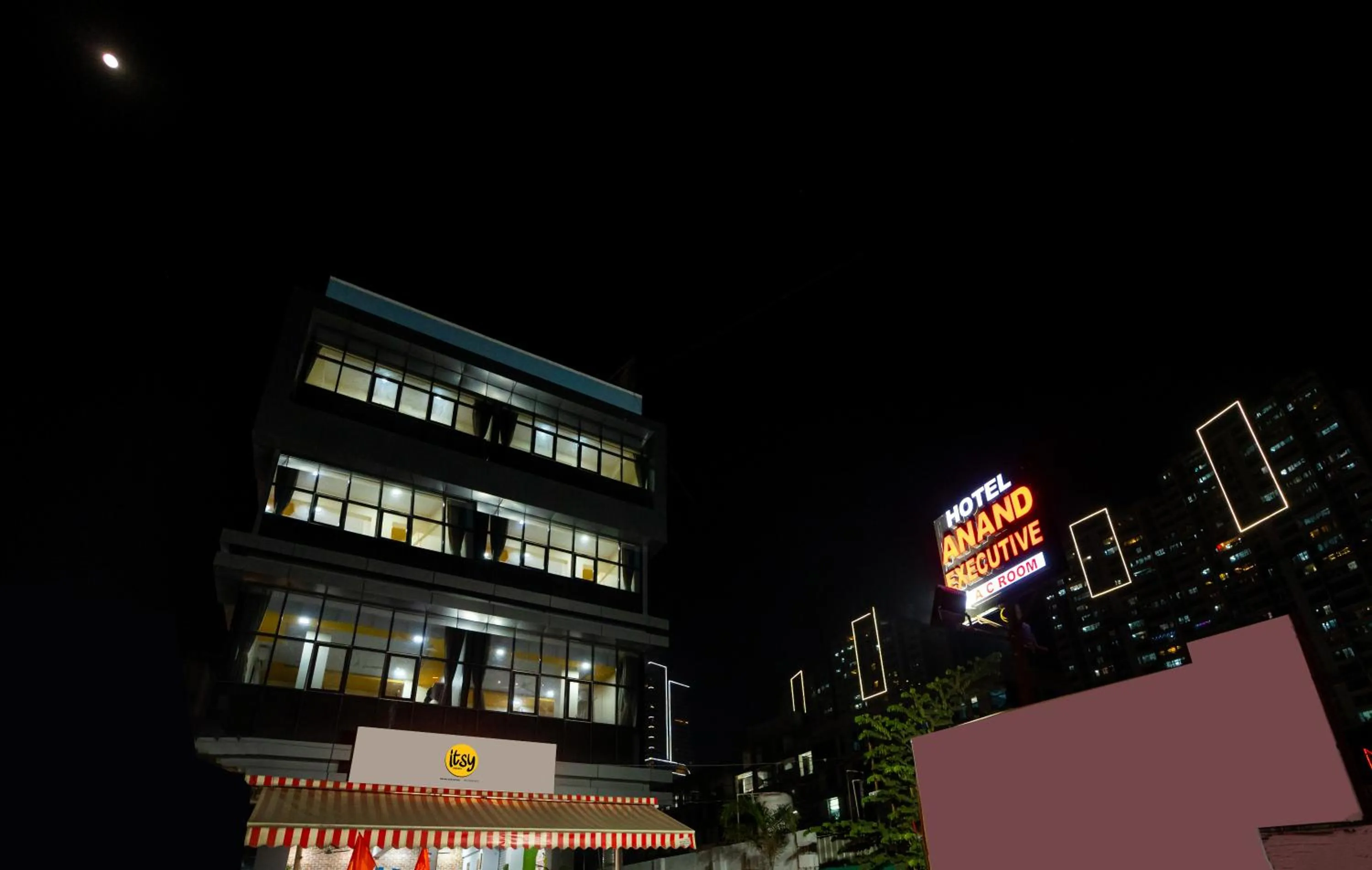 Facade/entrance in Itsy Hotels Anand Executive, Near Amanora