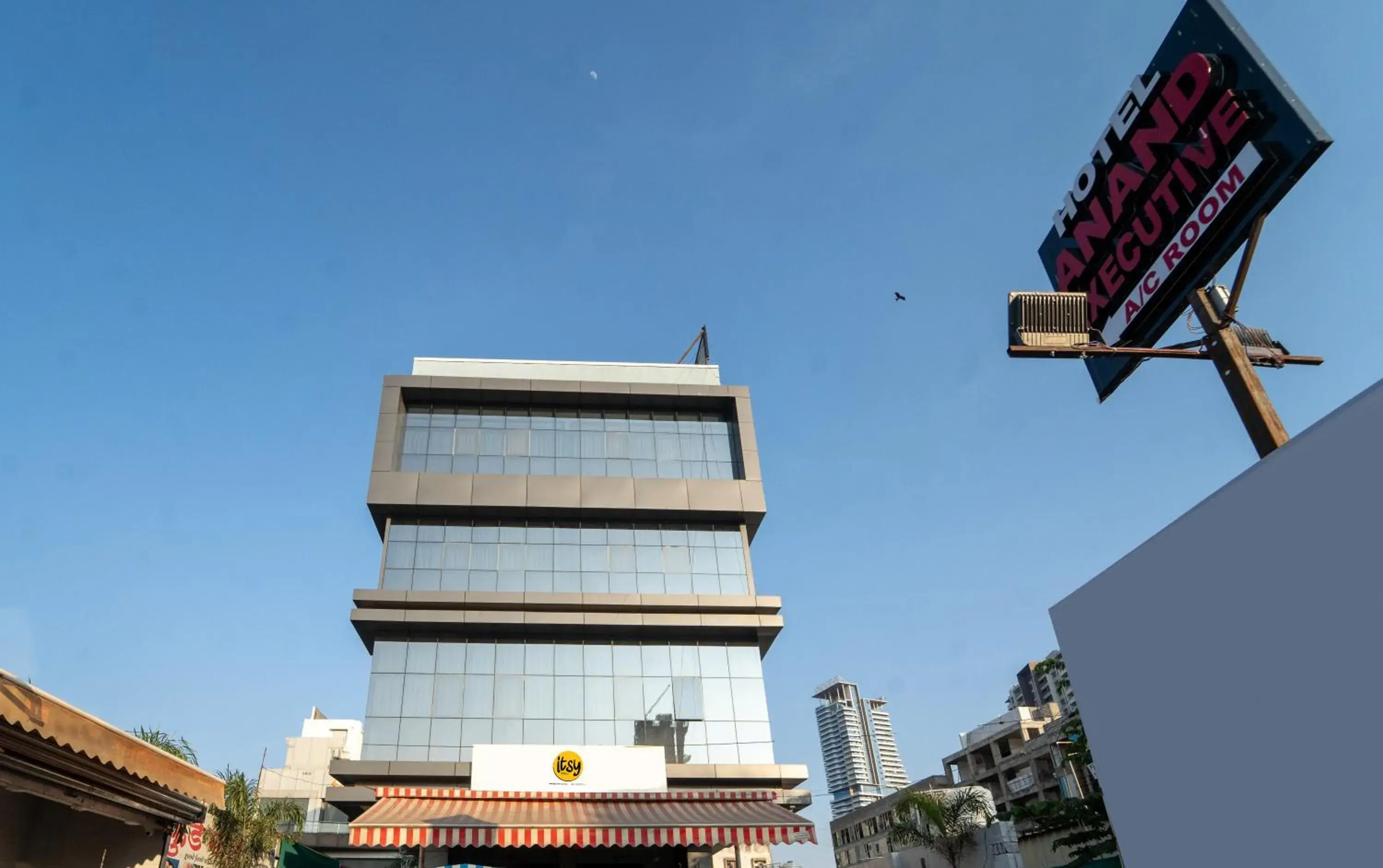 Facade/entrance in Itsy Hotels Anand Executive, Near Amanora Facade/entrance in Itsy Hotels Anand Executive, Near Amanora
